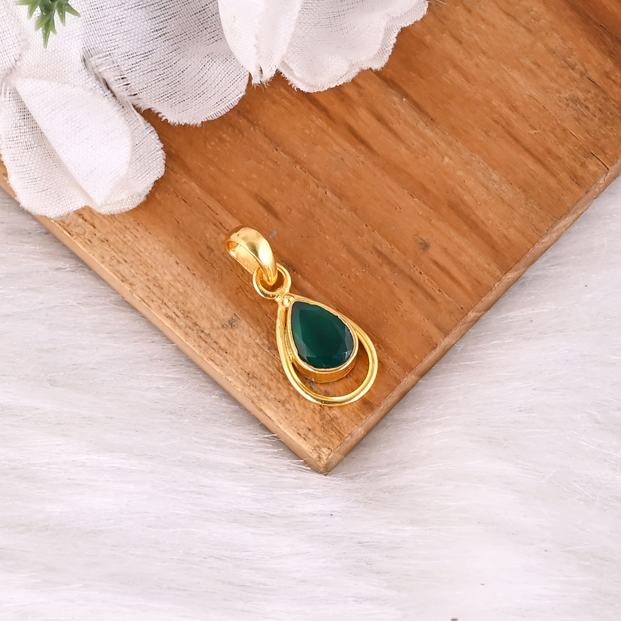Simple  Elegant Natural Green Onyx Gold Plated Brass Pendant For Women