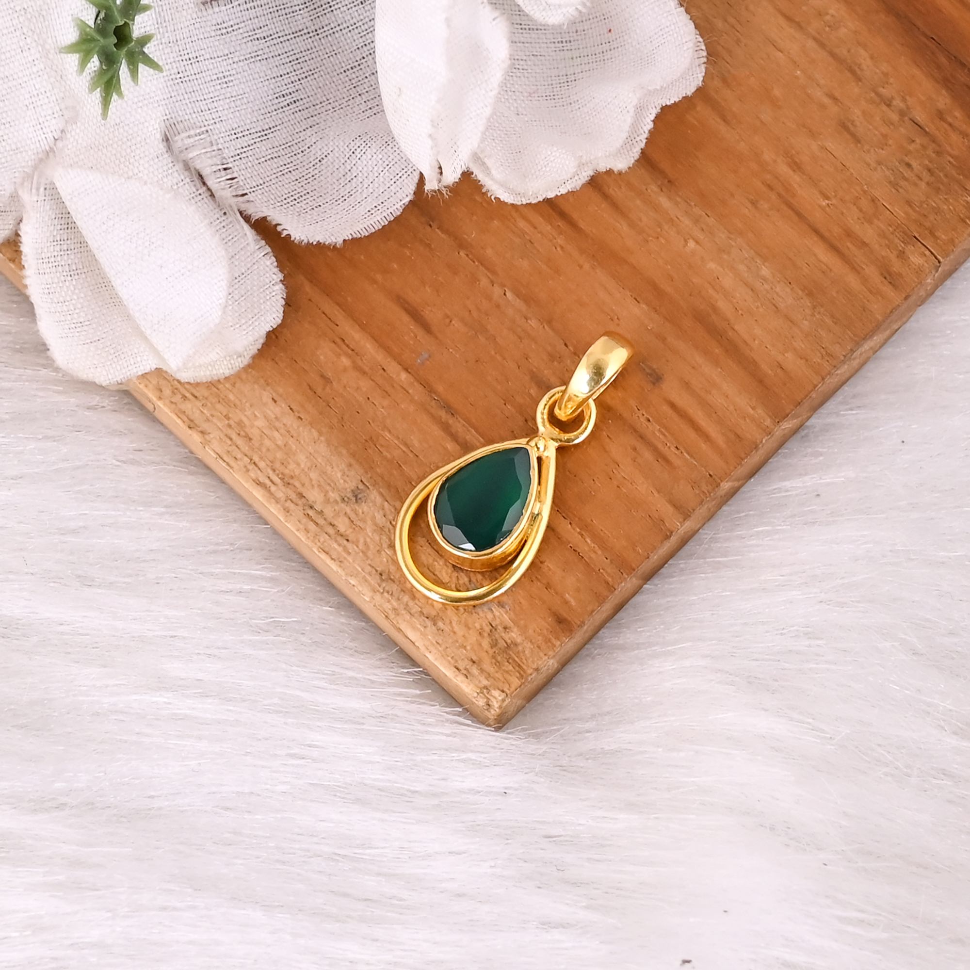 Simple  Elegant Natural Green Onyx Gold Plated Brass Pendant For Women