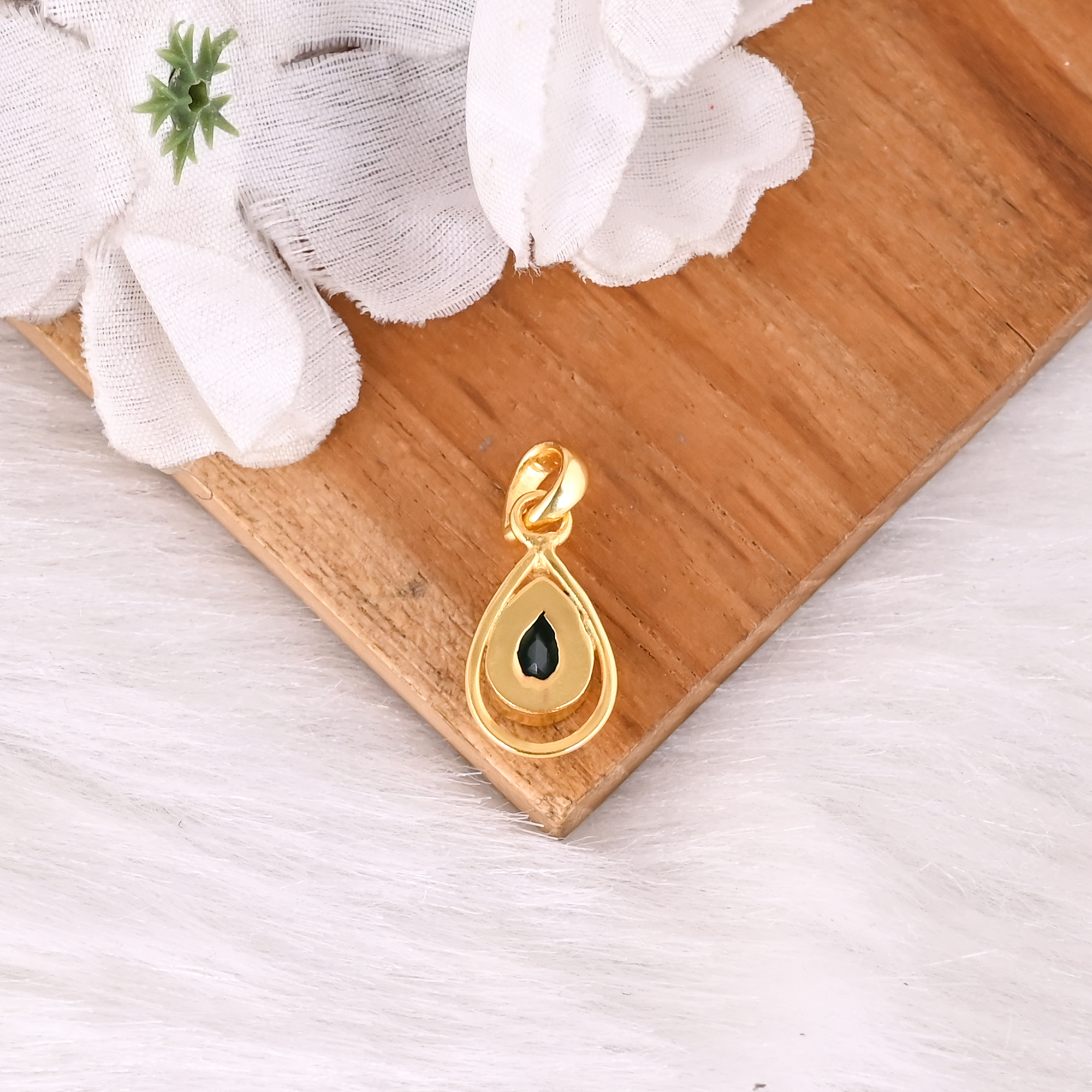 Simple  Elegant Natural Green Onyx Gold Plated Brass Pendant For Women