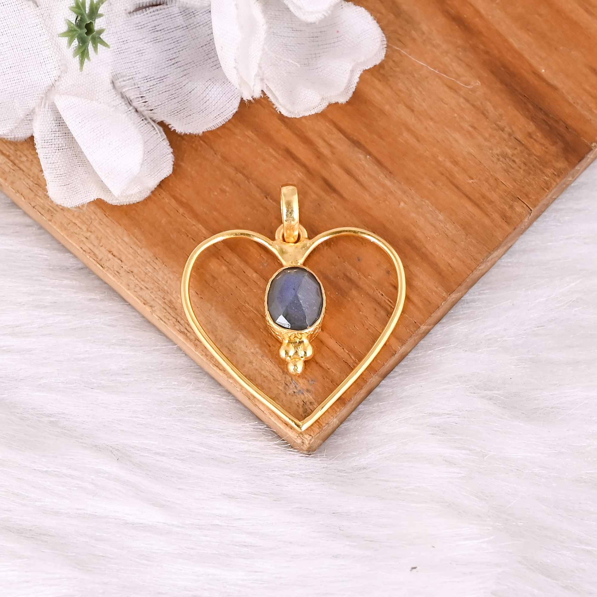 Trendy Heart Shaped Natural Labradorite Brass Gemstone Pendant Classic Gift For Women