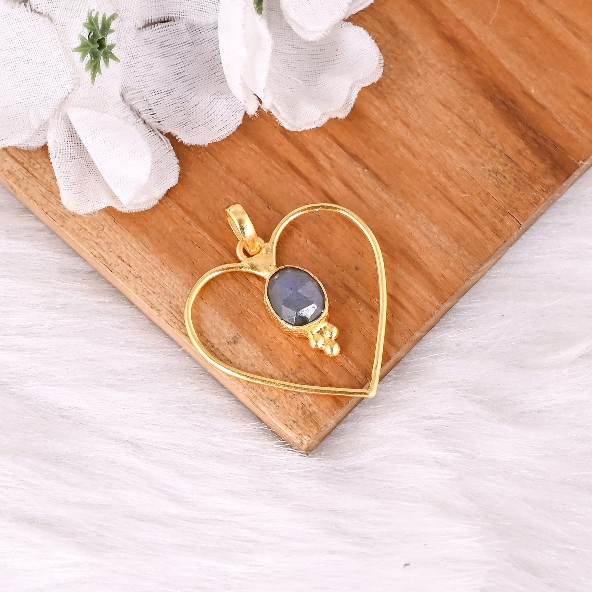 Trendy Heart Shaped Natural Labradorite Brass Gemstone Pendant Classic Gift For Women