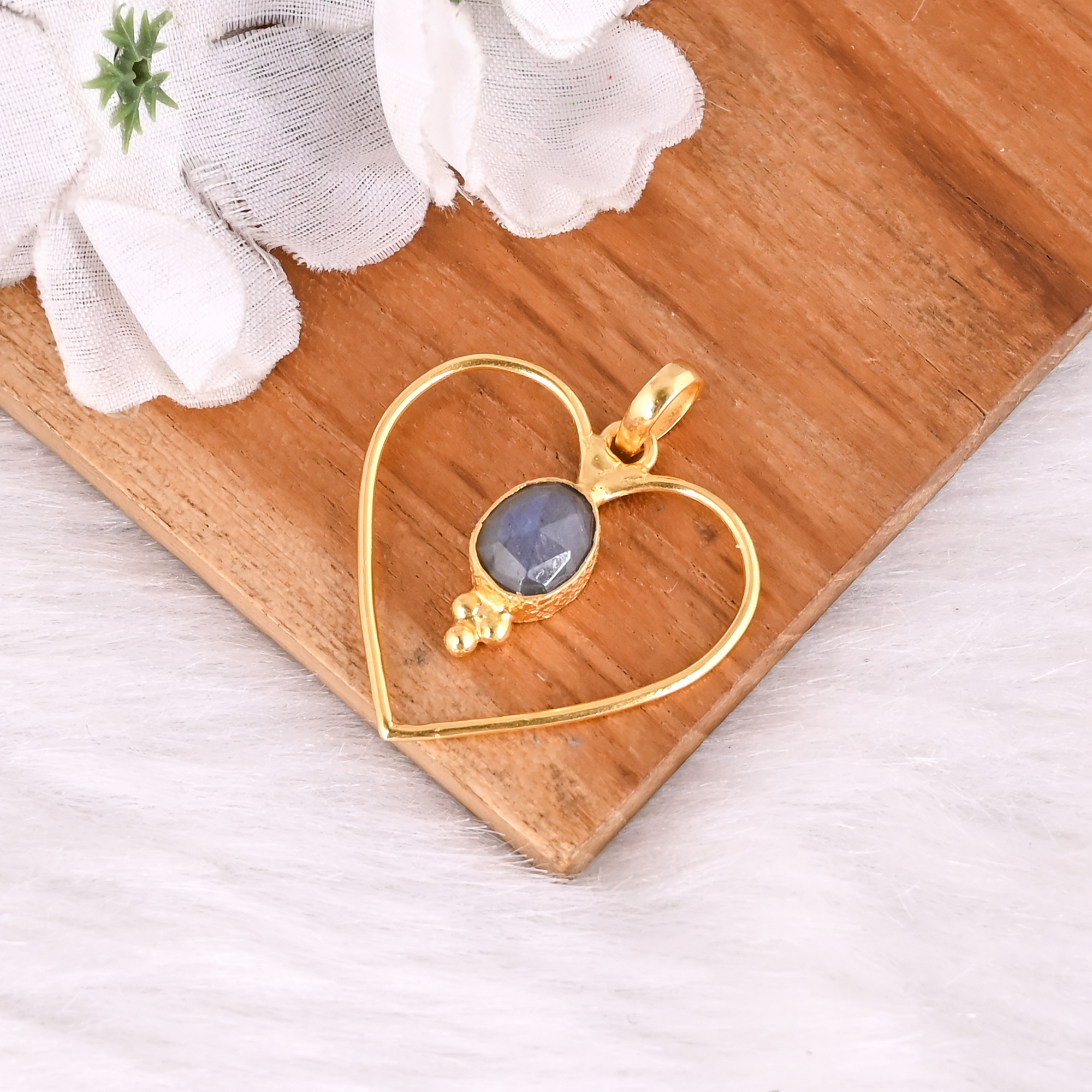 Trendy Heart Shaped Natural Labradorite Brass Gemstone Pendant Classic Gift For Women