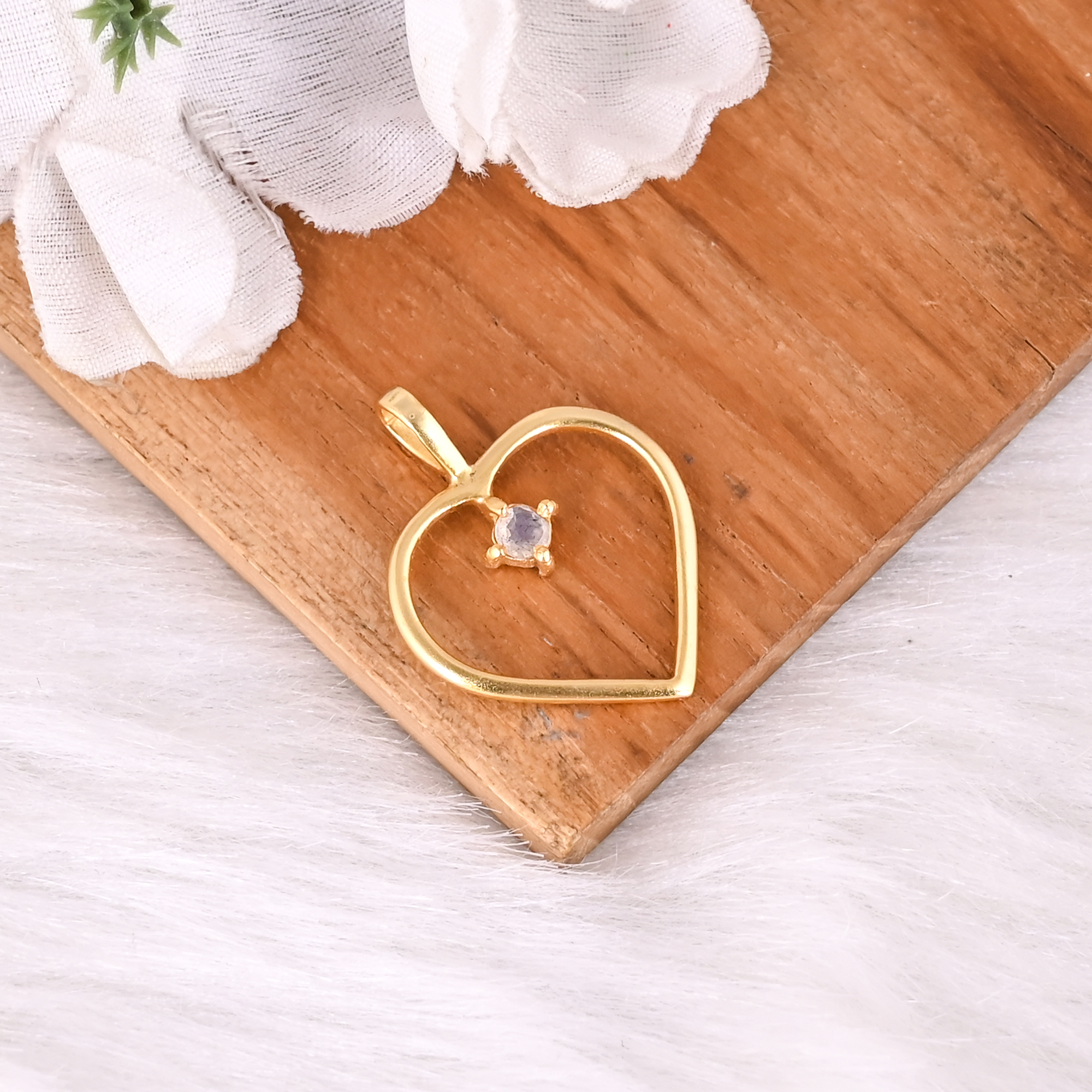 Trendy Heart Shaped Natural Rainbow Moonstone Brass Gemstone Pendant Classic Gift For Women