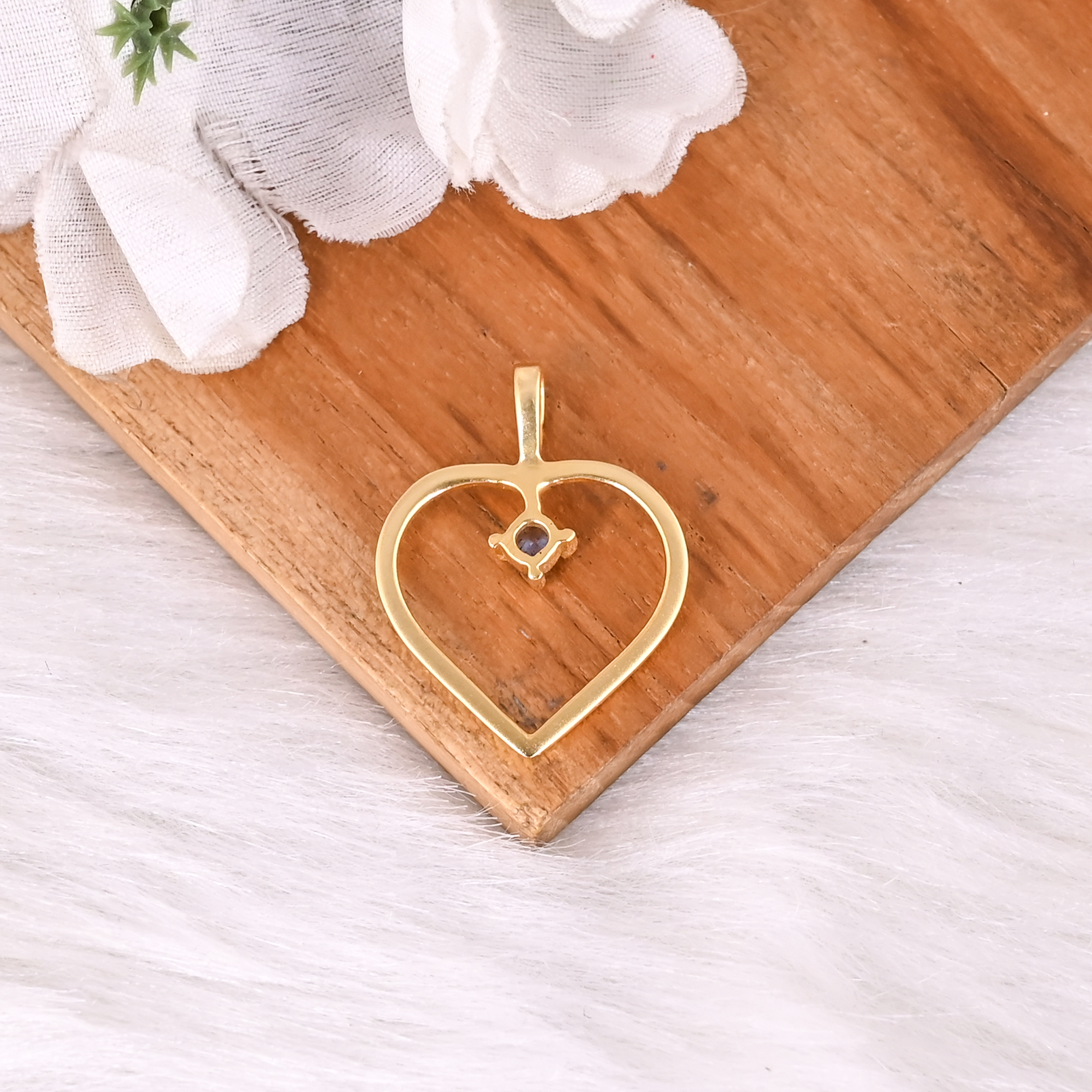 Trendy Heart Shaped Natural Rainbow Moonstone Brass Gemstone Pendant Classic Gift For Women