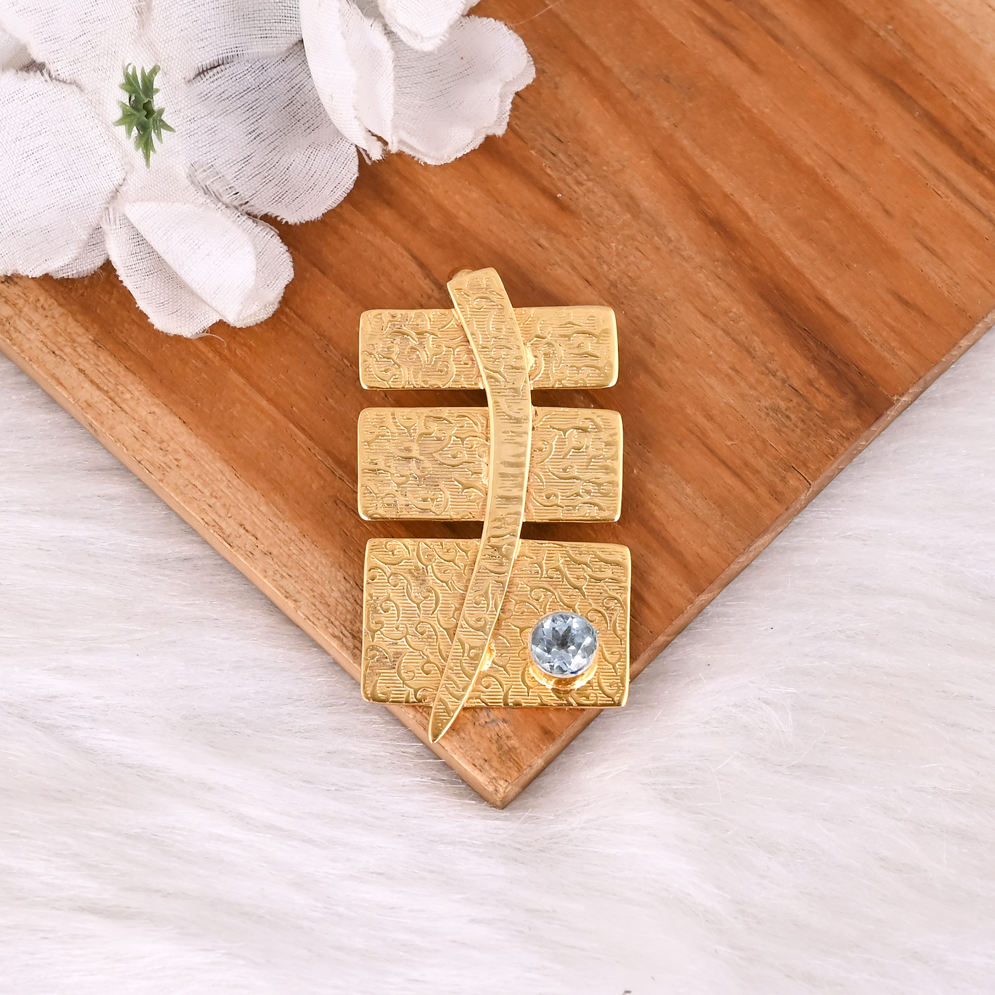 Fashion Jewelry Brass Pendant Featuring Sky Blue Hydro Topaz Gemstone For Women