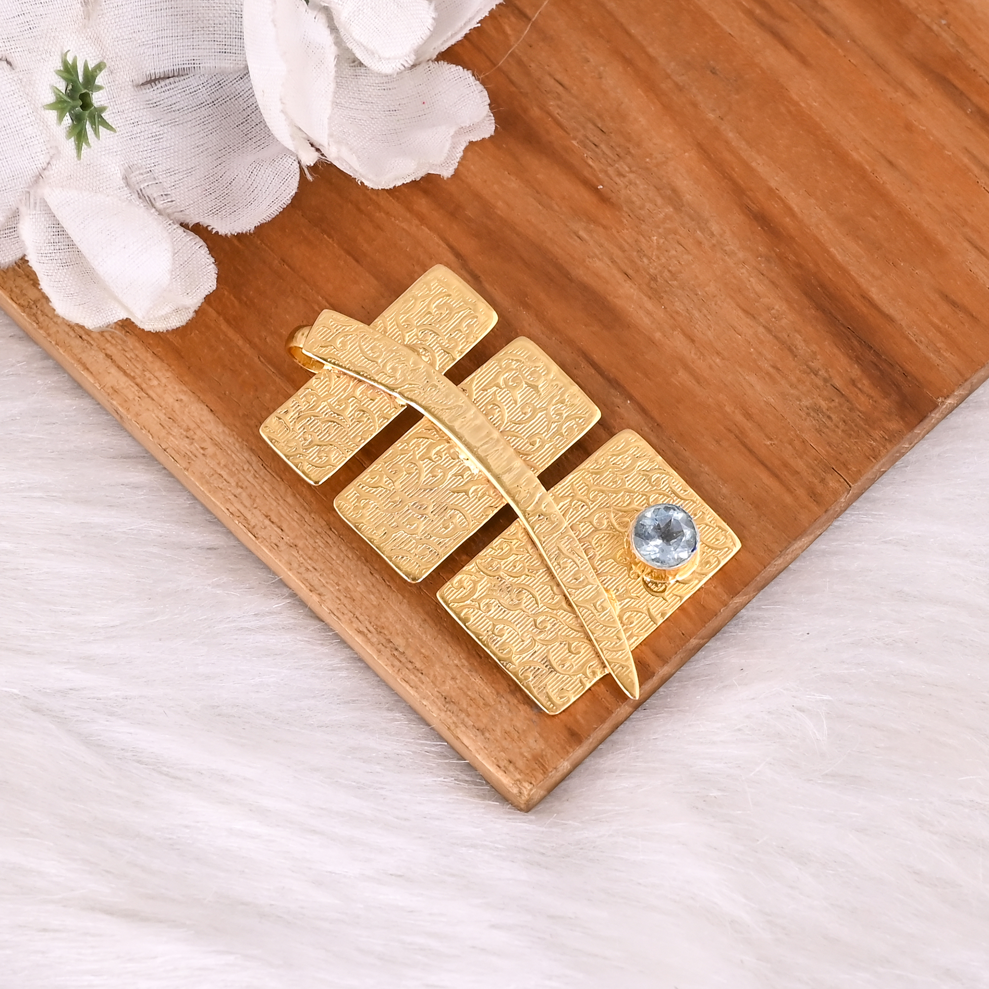 Fashion Jewelry Brass Pendant Featuring Sky Blue Hydro Topaz Gemstone For Women