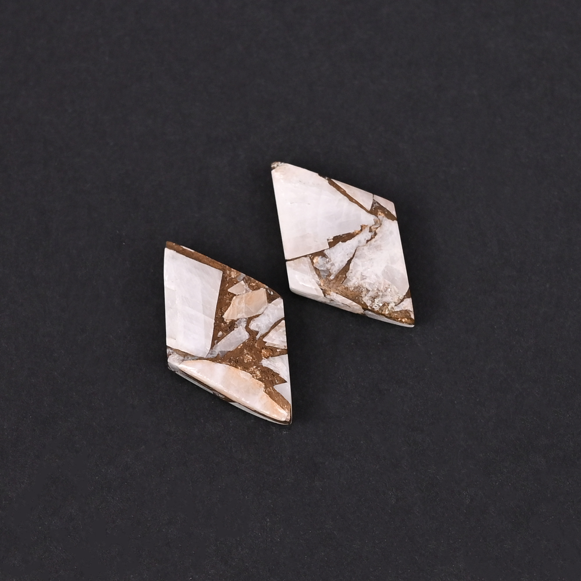 White Calcite Copper 13 Carat 20x12mm Kite Cabochon Shape Loose Gemstone
