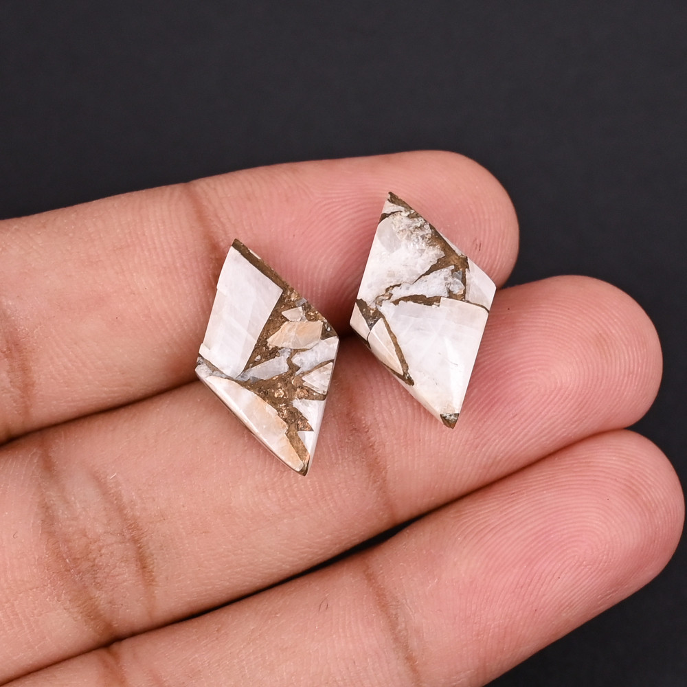 Image of White Calcite Copper 13 Carat 20x12mm Kite Cabochon Shape Loose Gemstone