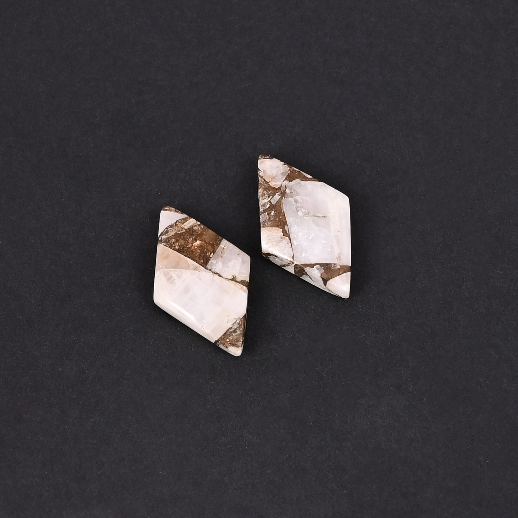 White Calcite Copper 127 Carat 20x12mm Kite Cabochon Shape Loose Gemstone