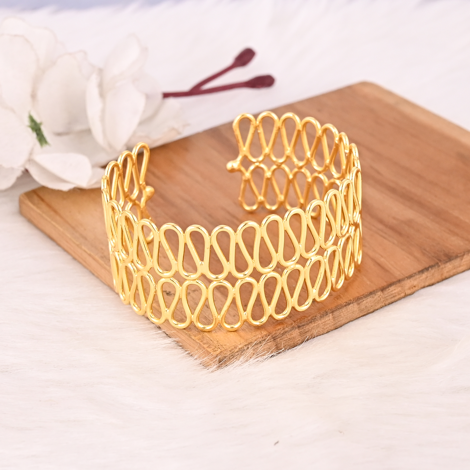 Stylish Gold Plated Brass Adjustable Bracelet Fashion Jewelry for Women and Girls
