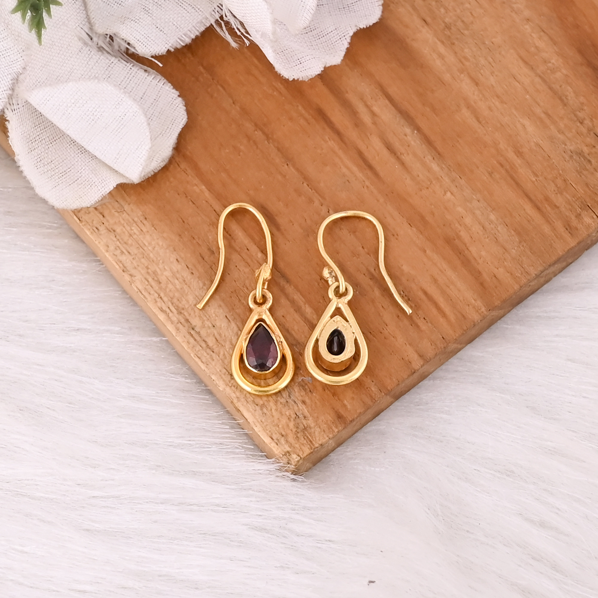 Popular Design Pear Shape Gold Plated Earrings 925 Sterling Silver Mozambique Garnet Gemstone Dangler Bezel Set Hook Earring 50 pcs moq