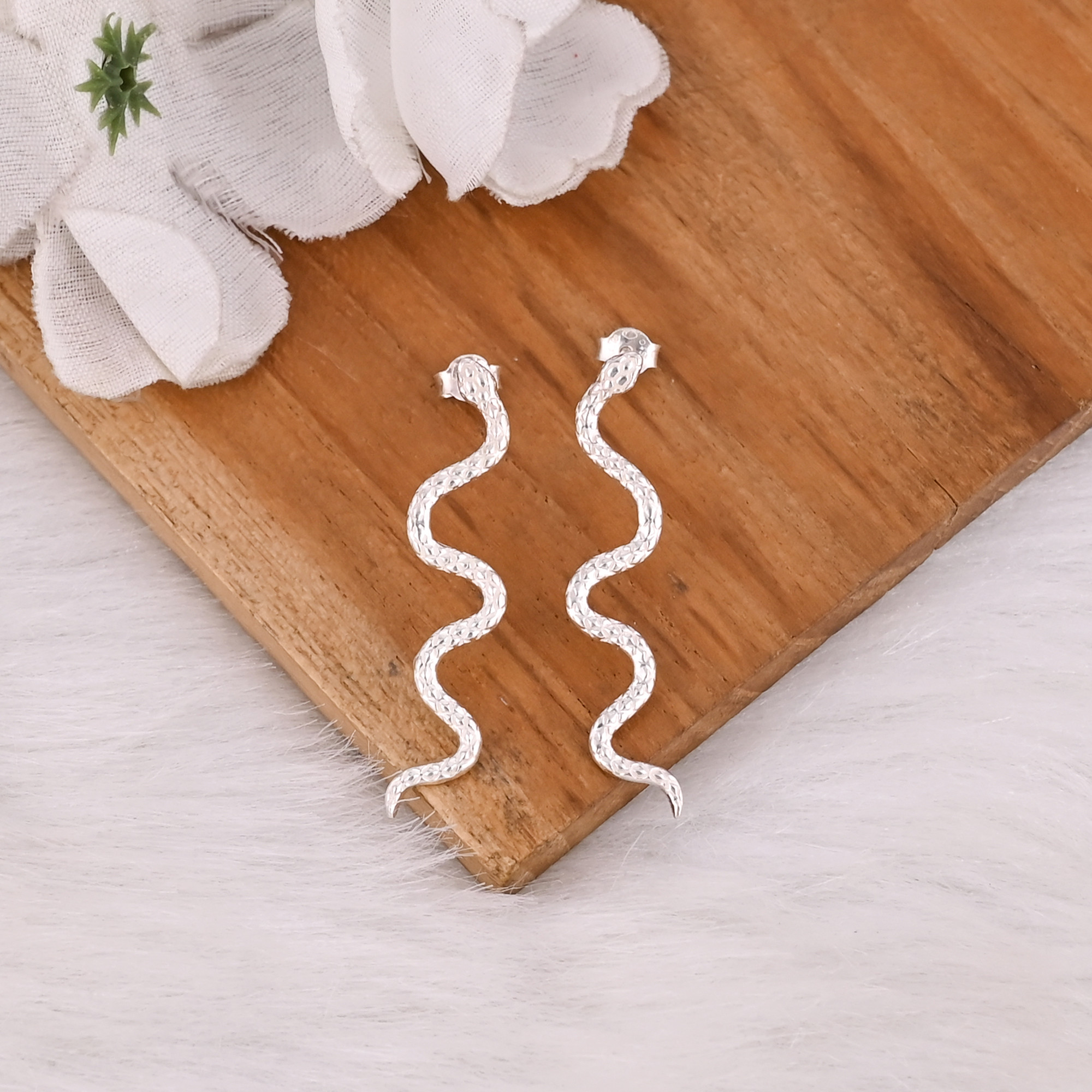 Latest Ethnic Snake Design Handmade 925 Sterling Silver Earring Customized Fine Jewelry Studs Plain Silver for Weddings Factory