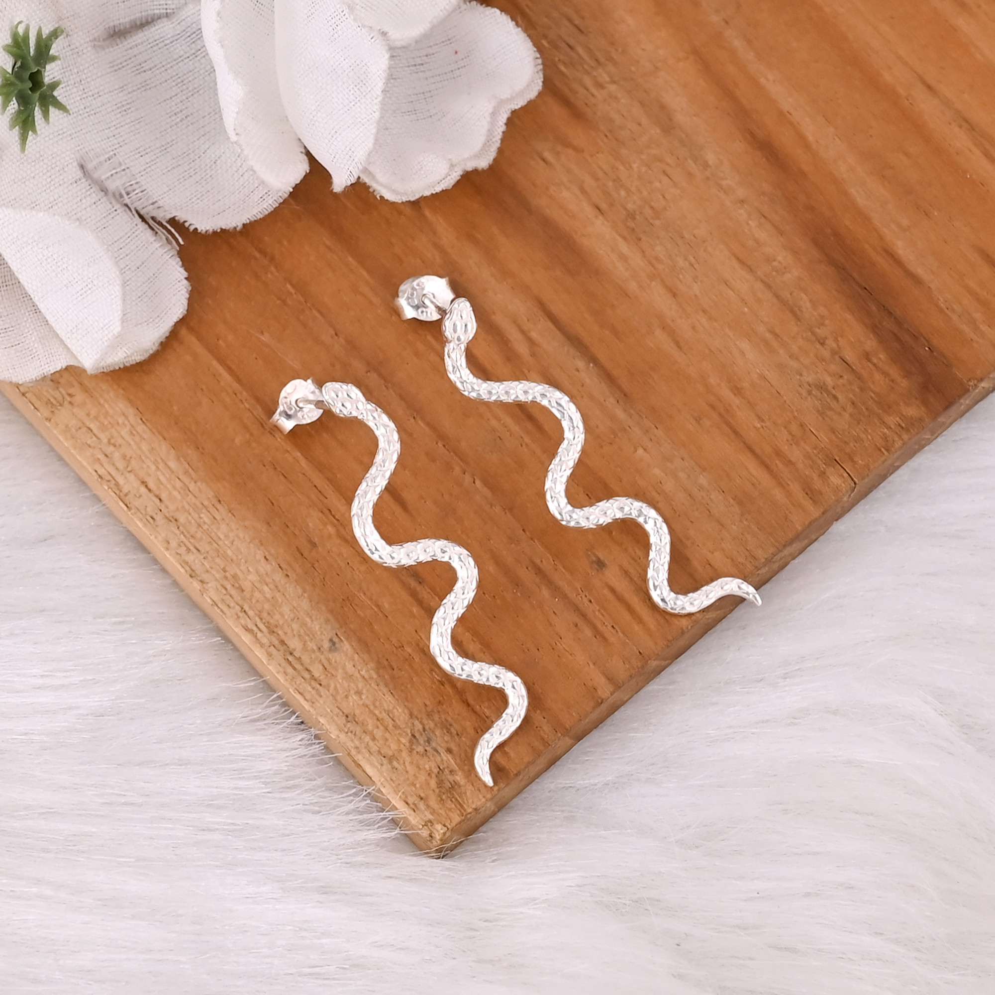 Latest Ethnic Snake Design Handmade 925 Sterling Silver Earring Customized Fine Jewelry Studs Plain Silver for Weddings Factory