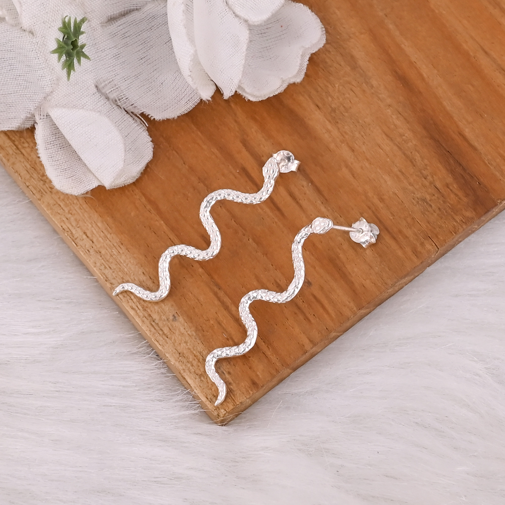 Latest Ethnic Snake Design Handmade 925 Sterling Silver Earring Customized Fine Jewelry Studs Plain Silver for Weddings Factory