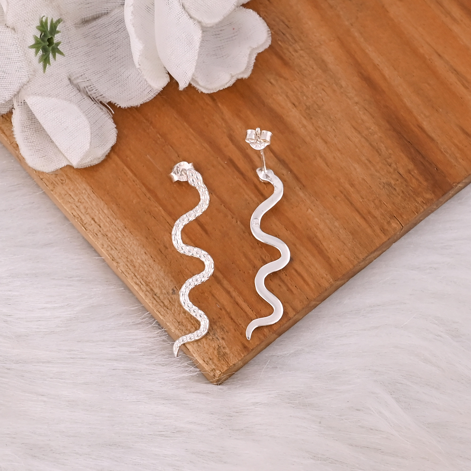 Latest Ethnic Snake Design Handmade 925 Sterling Silver Earring Customized Fine Jewelry Studs Plain Silver for Weddings Factory