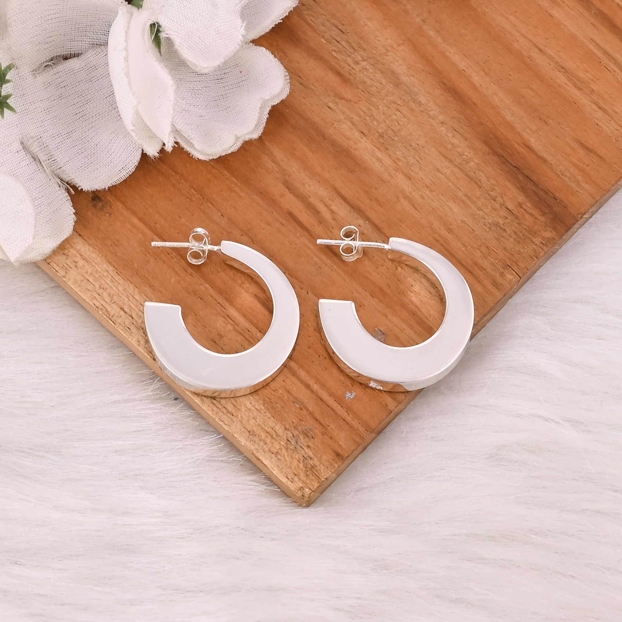 Simple 925 Silver Hoops Earrings Minimalist Modern Jewelry for Women High-quality Brass Hoop Earrings Bulk Order Gift For Her