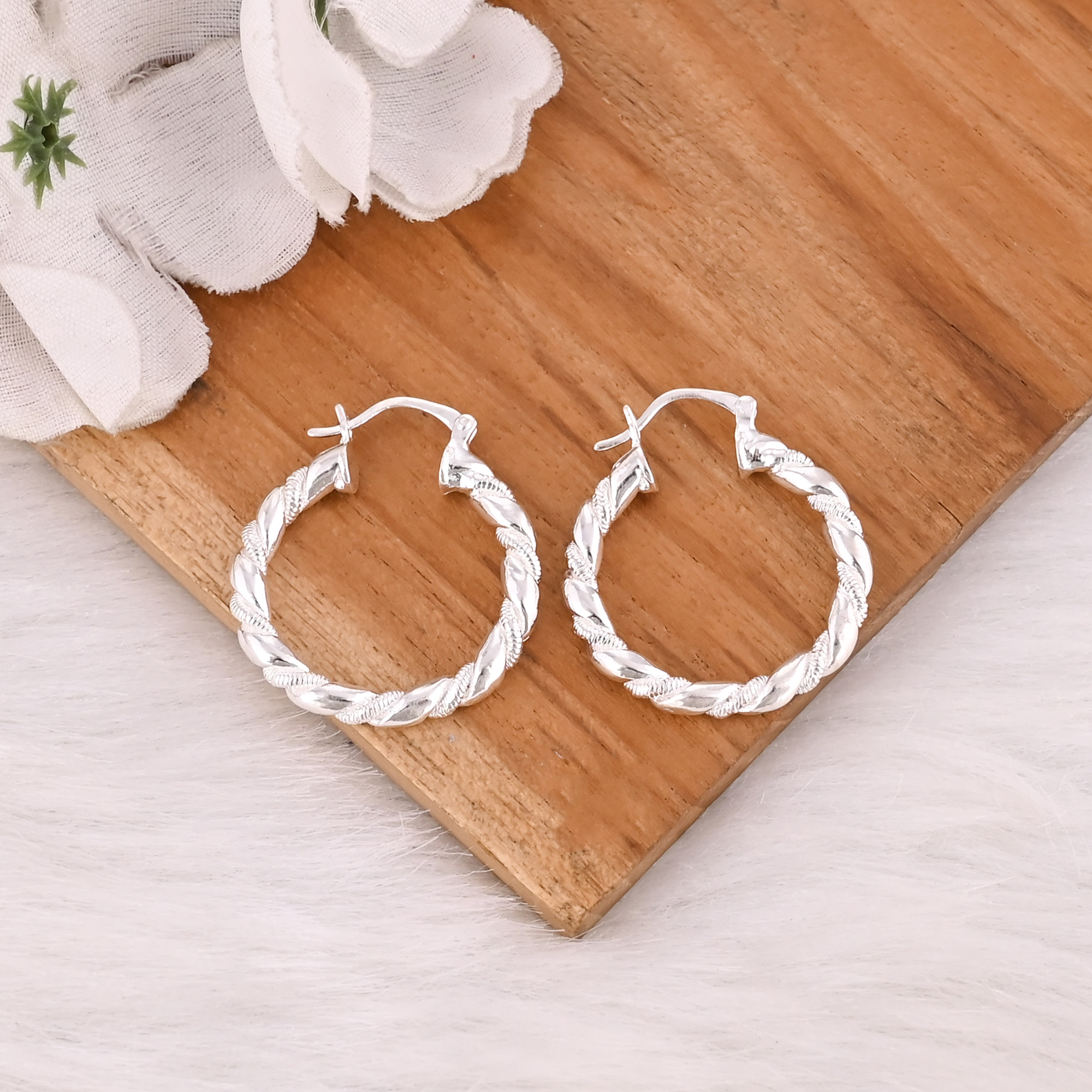 Classic Custom Design 925 Silver Hoop Earring for Girls and Women As College Wear Office Wear and Daily Wear at Wholesale Price