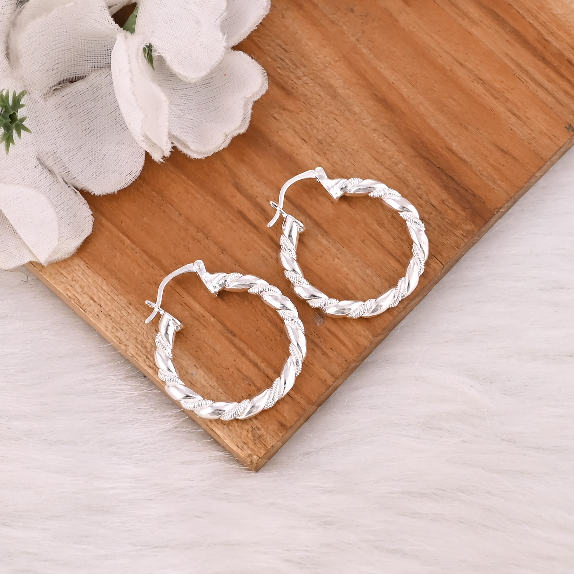 Classic Custom Design 925 Silver Hoop Earring for Girls and Women As College Wear Office Wear and Daily Wear at Wholesale Price