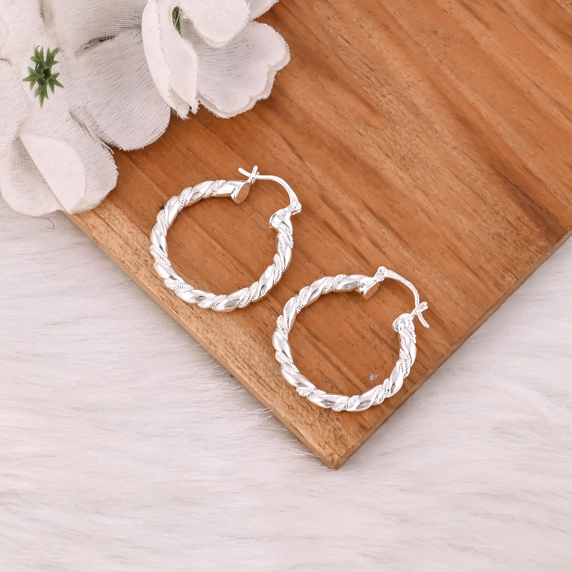 Classic Custom Design 925 Silver Hoop Earring for Girls and Women As College Wear Office Wear and Daily Wear at Wholesale Price