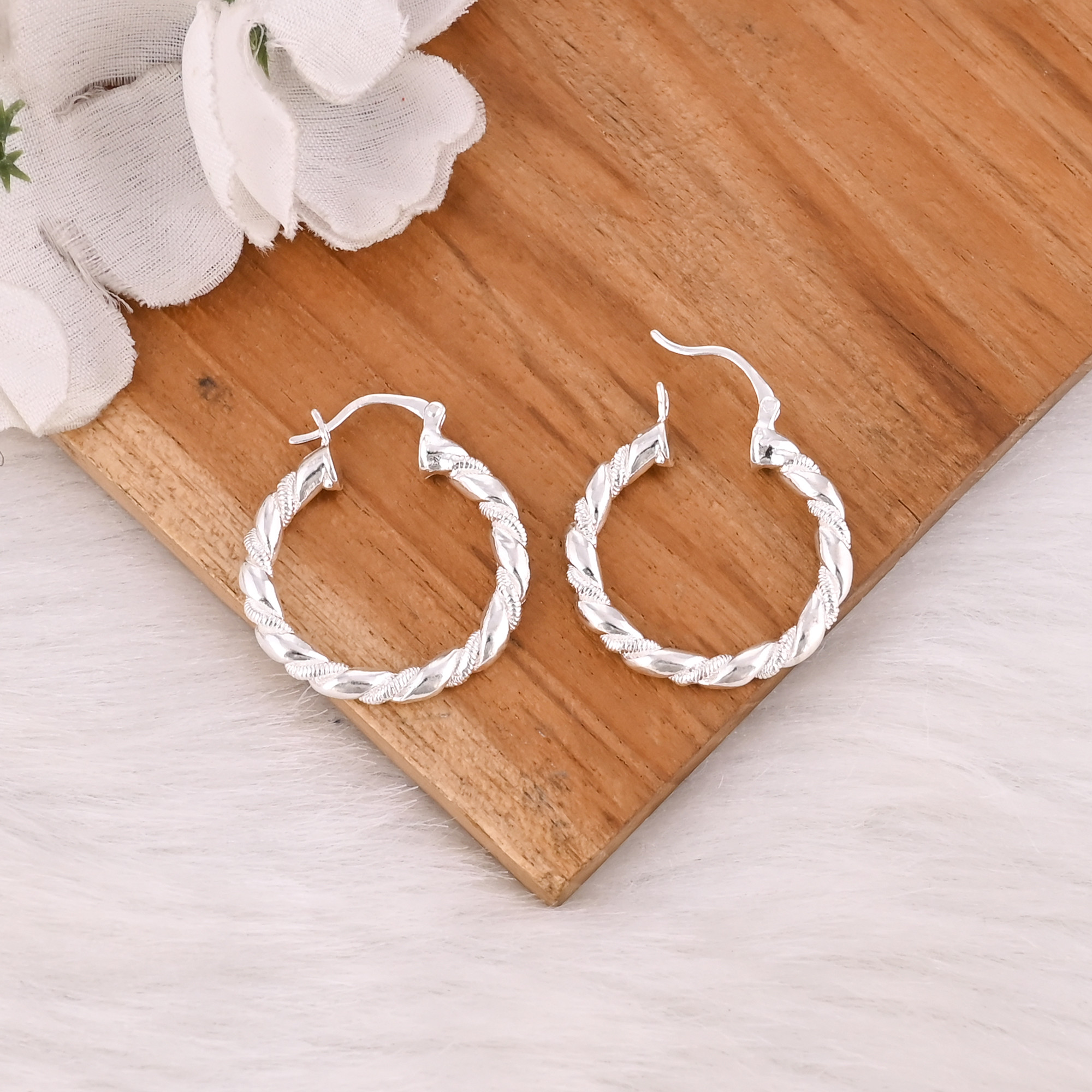 Classic Custom Design 925 Silver Hoop Earring for Girls and Women As College Wear Office Wear and Daily Wear at Wholesale Price