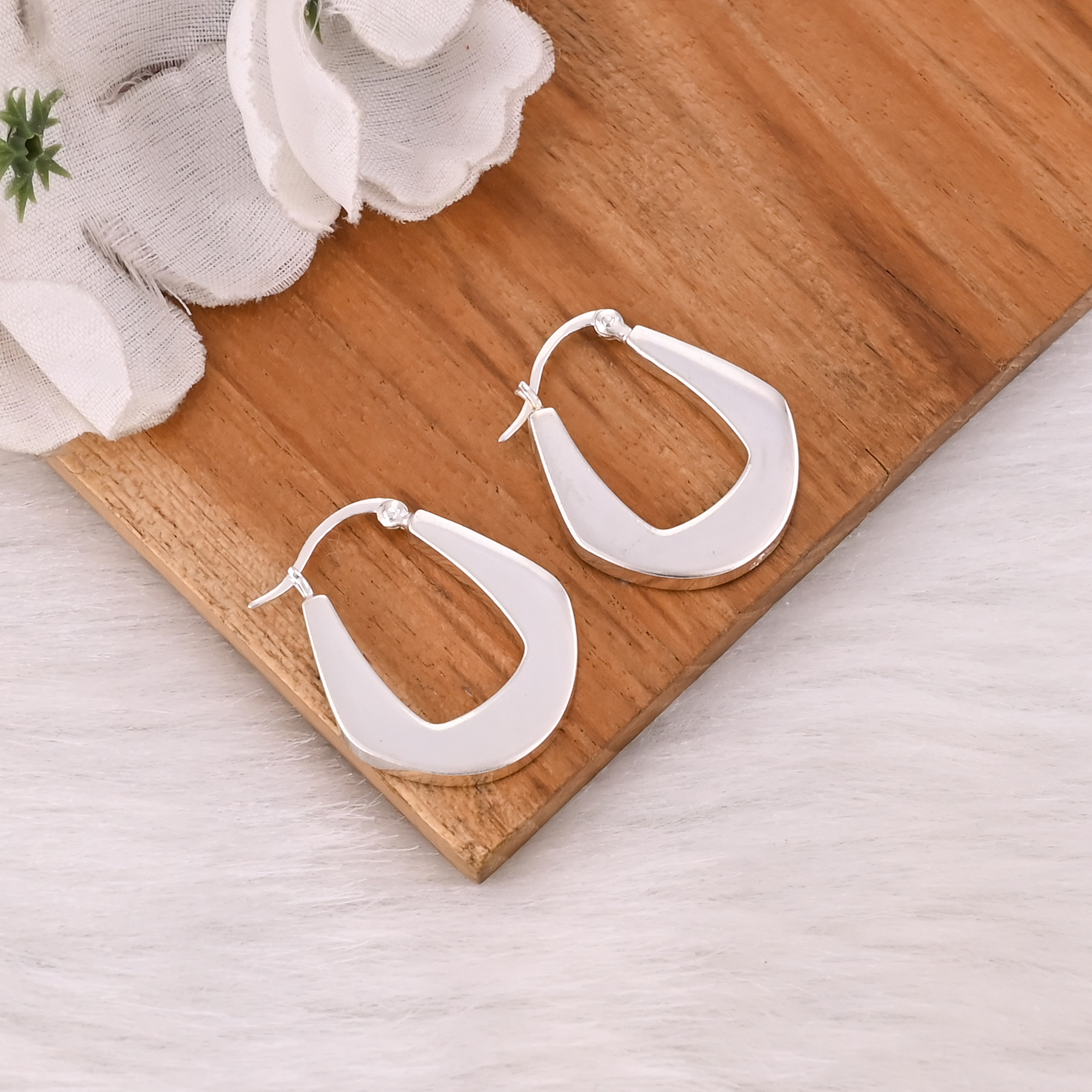 Latest Ethnic Design Handmade 925 Sterling Silver Earring Customized Fine Jewelry Hoop Plain Silver for Weddings Factory