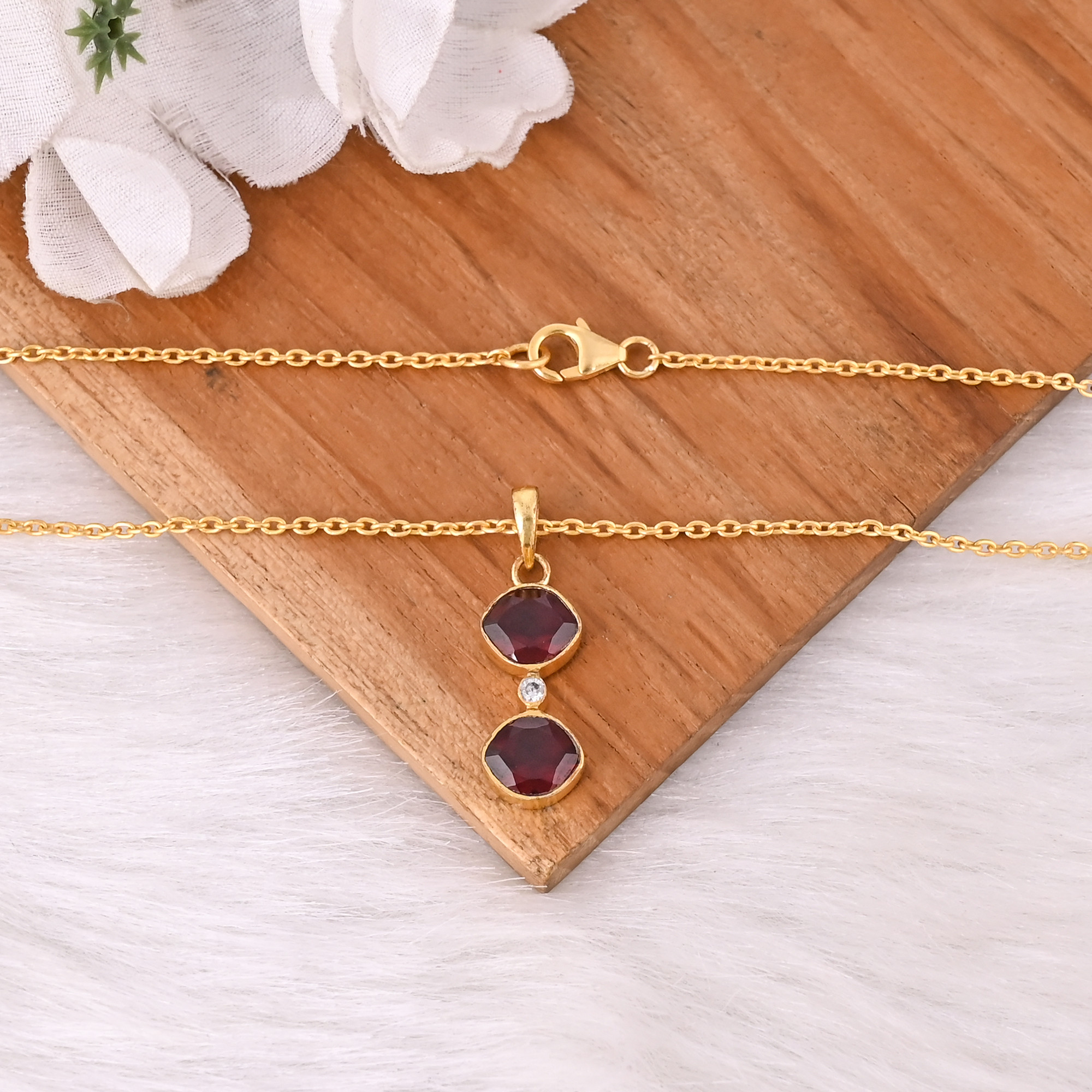 Hot Selling Gold Plated 925 Sterling Silver Mozambique Garnet Gemstone Handcrafted Women Charm Boho Pendant Necklace