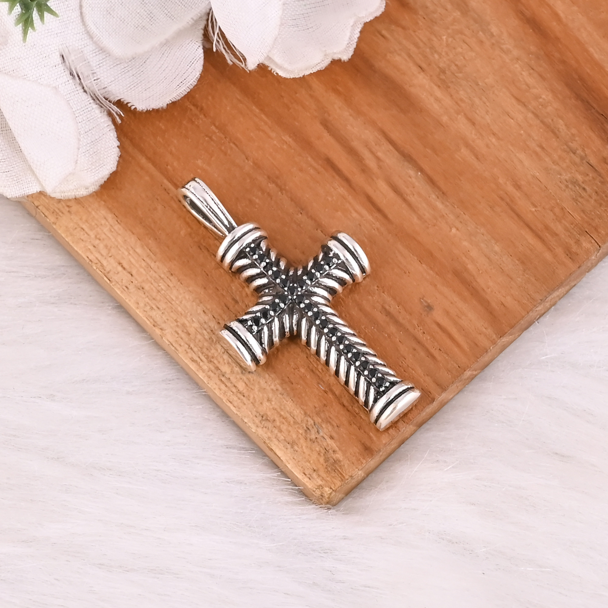 New Arrival 925 Sterling Silver Black Cz Pendant Design Custom Jewelry Manufacturer Cross Pendant Jewelry Religious Pendant