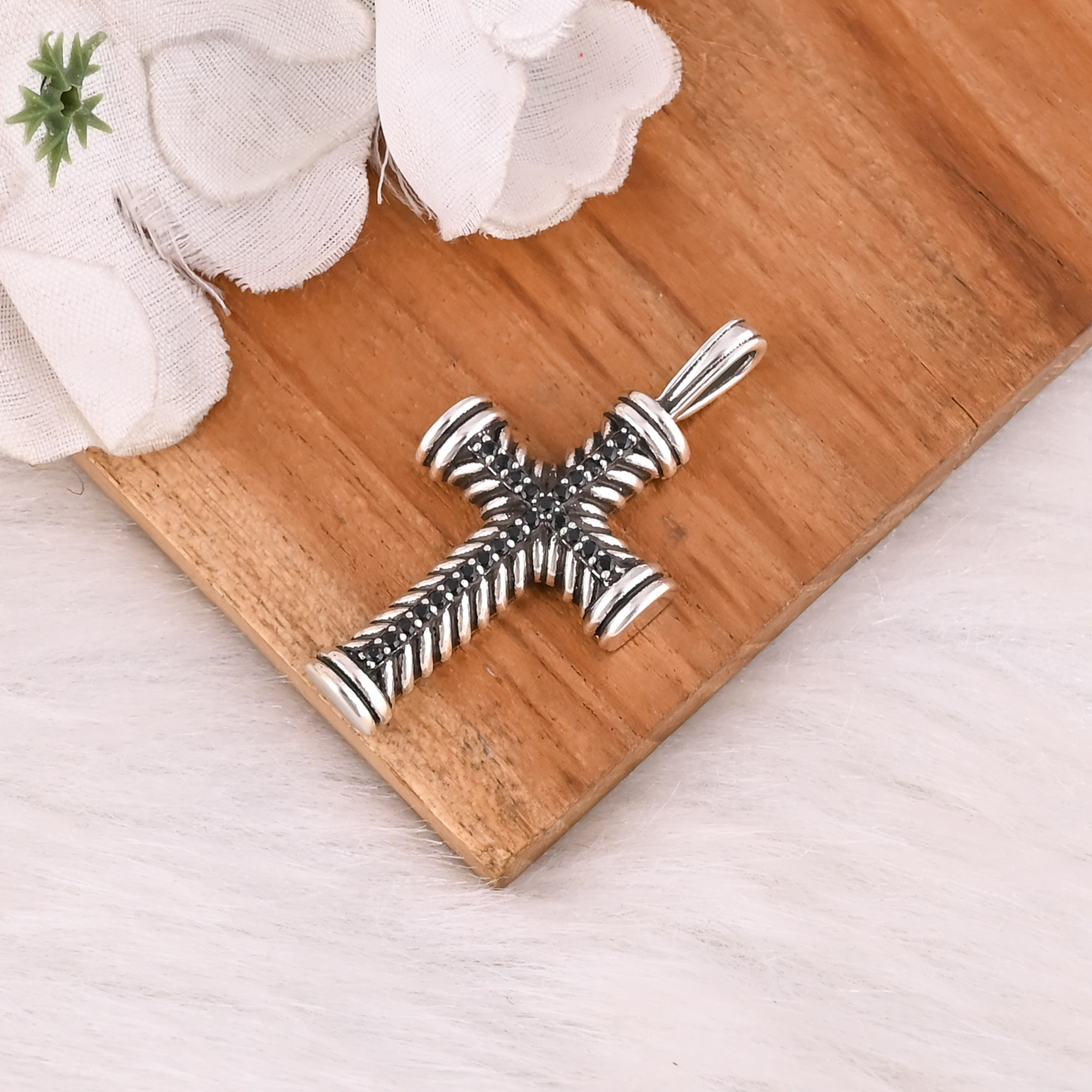 New Arrival 925 Sterling Silver Black Cz Pendant Design Custom Jewelry Manufacturer Cross Pendant Jewelry Religious Pendant