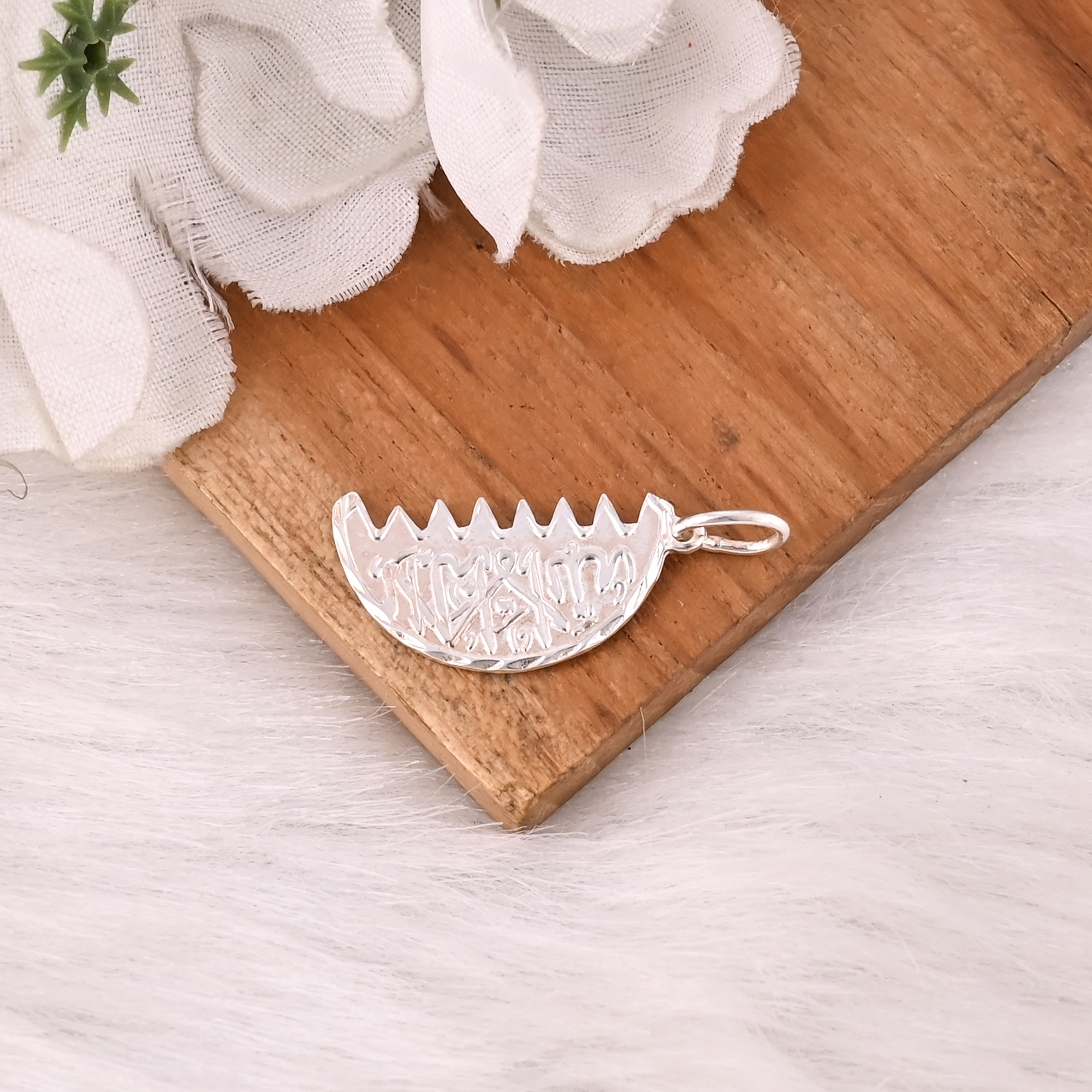 Vintage 925 Sterling Silver Handmade Designer Pendant Necklace Crescent Moon Pendant Trendy Engagements