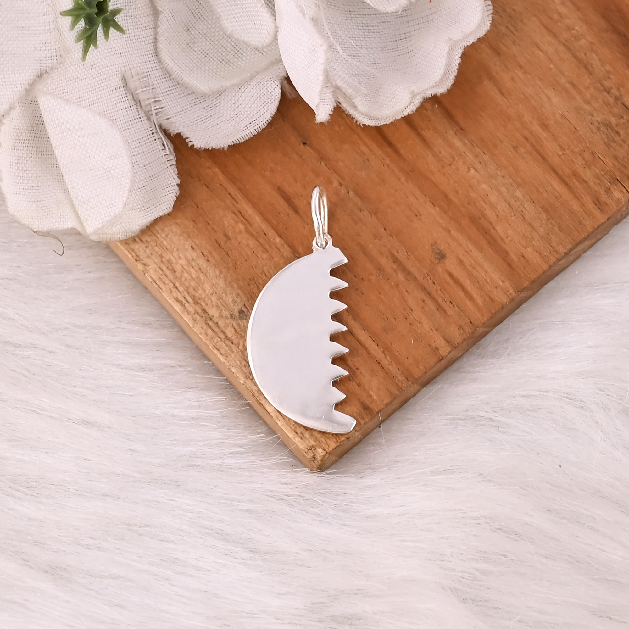 Vintage 925 Sterling Silver Handmade Designer Pendant Necklace Crescent Moon Pendant Trendy Engagements