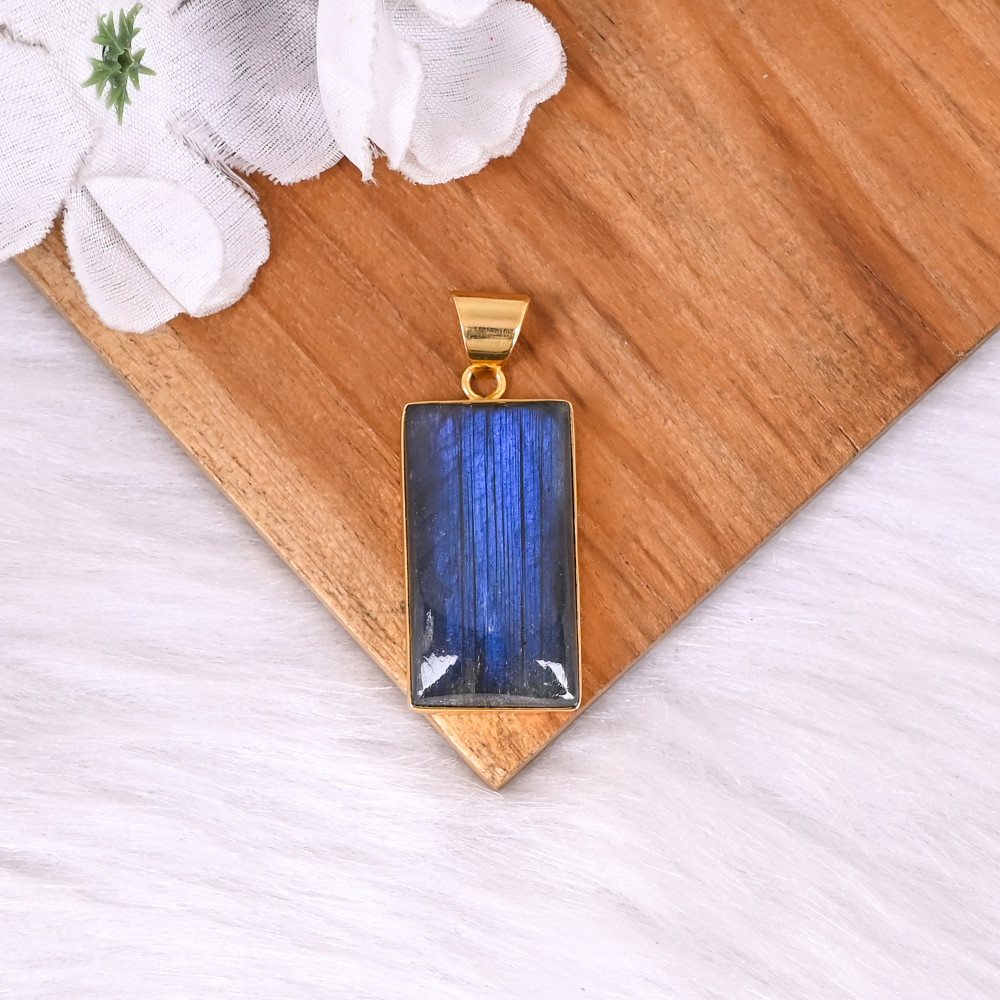 Image of Classic Handmade Natural Labradorite Gemstone Brass Pendant