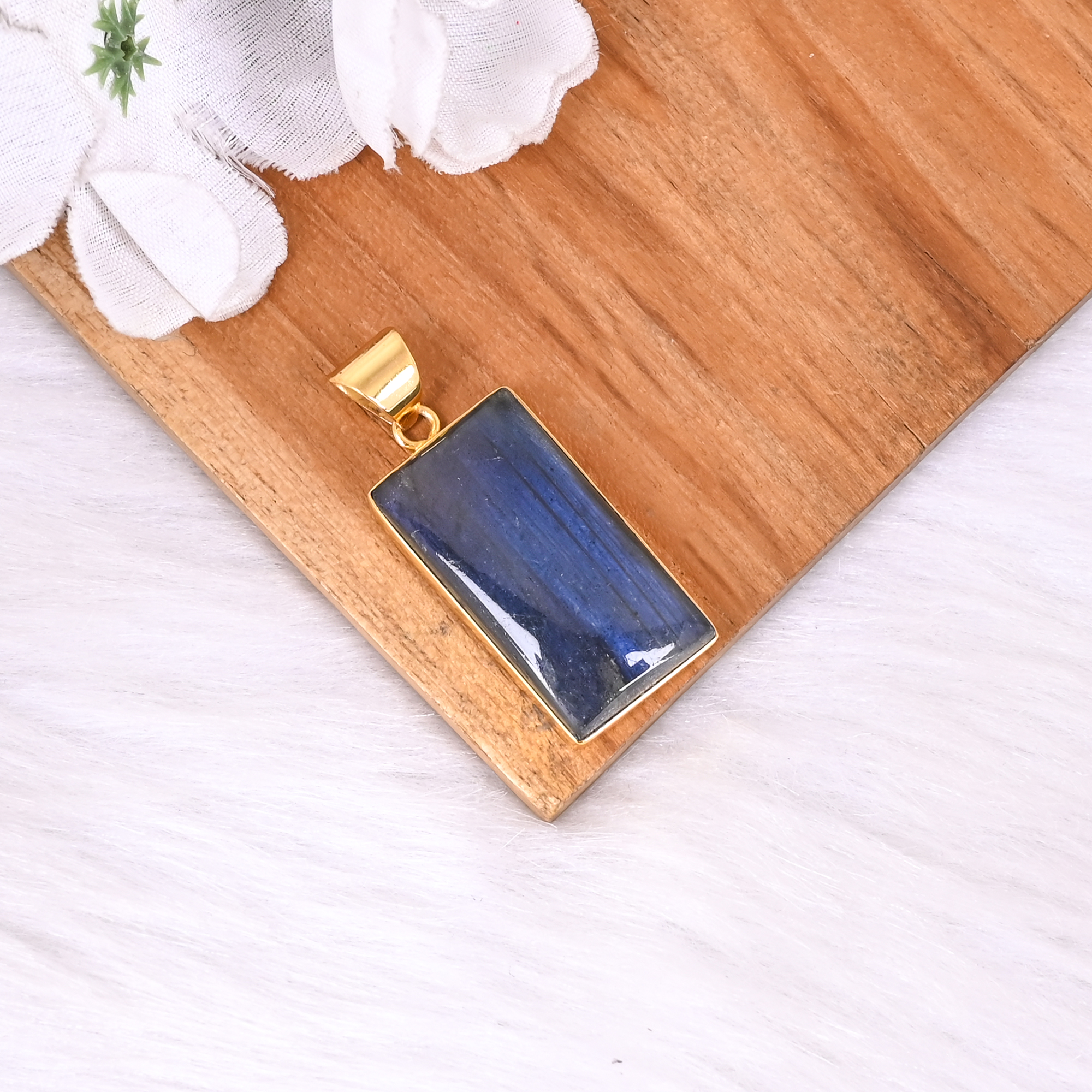 Classic Handmade Natural Labradorite Gemstone Brass Pendant