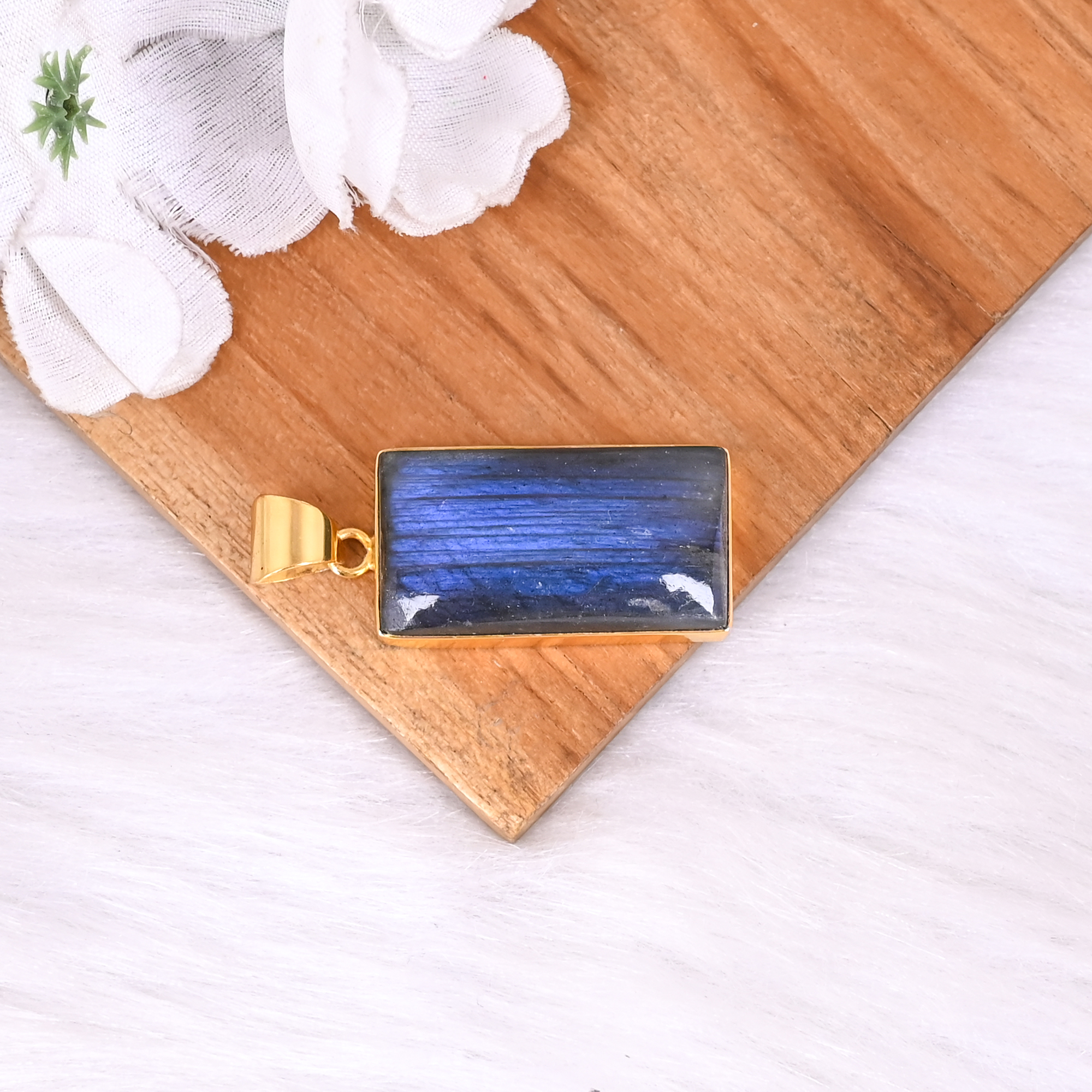 Classic Handmade Natural Labradorite Gemstone Brass Pendant