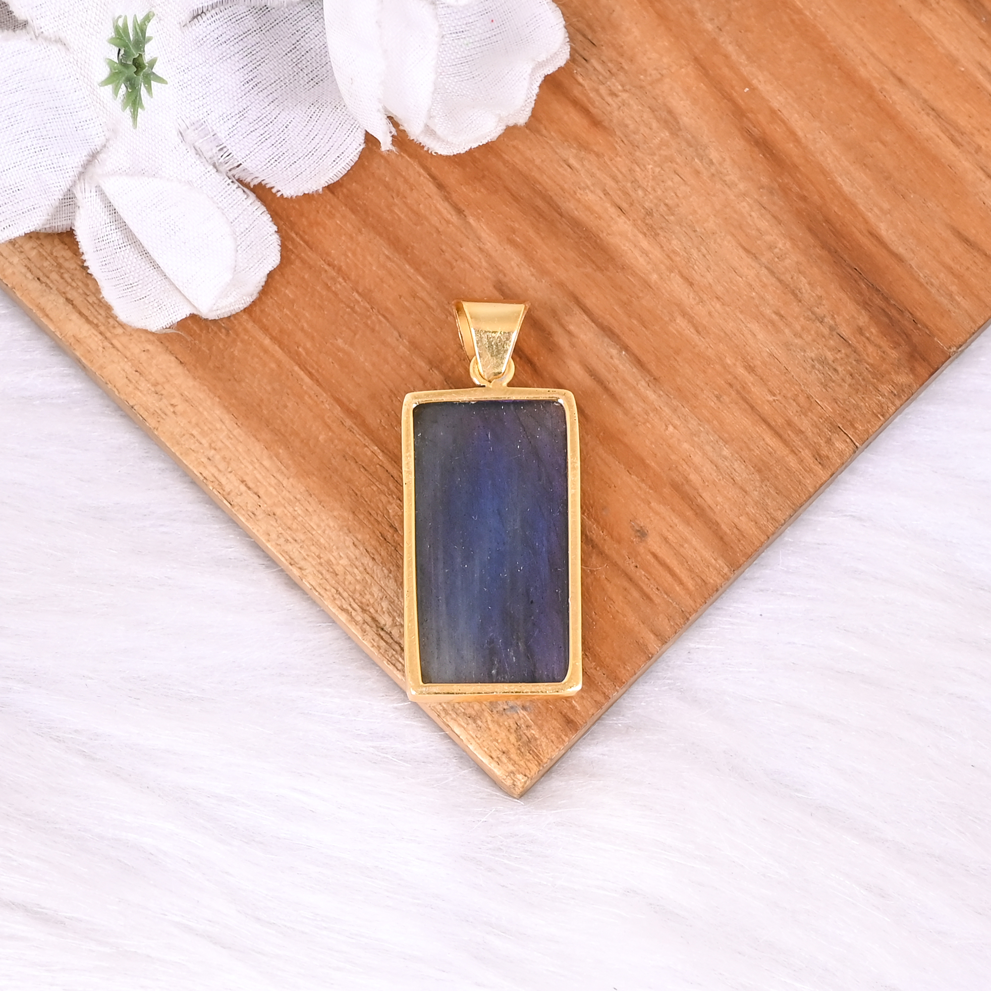 Classic Handmade Natural Labradorite Gemstone Brass Pendant