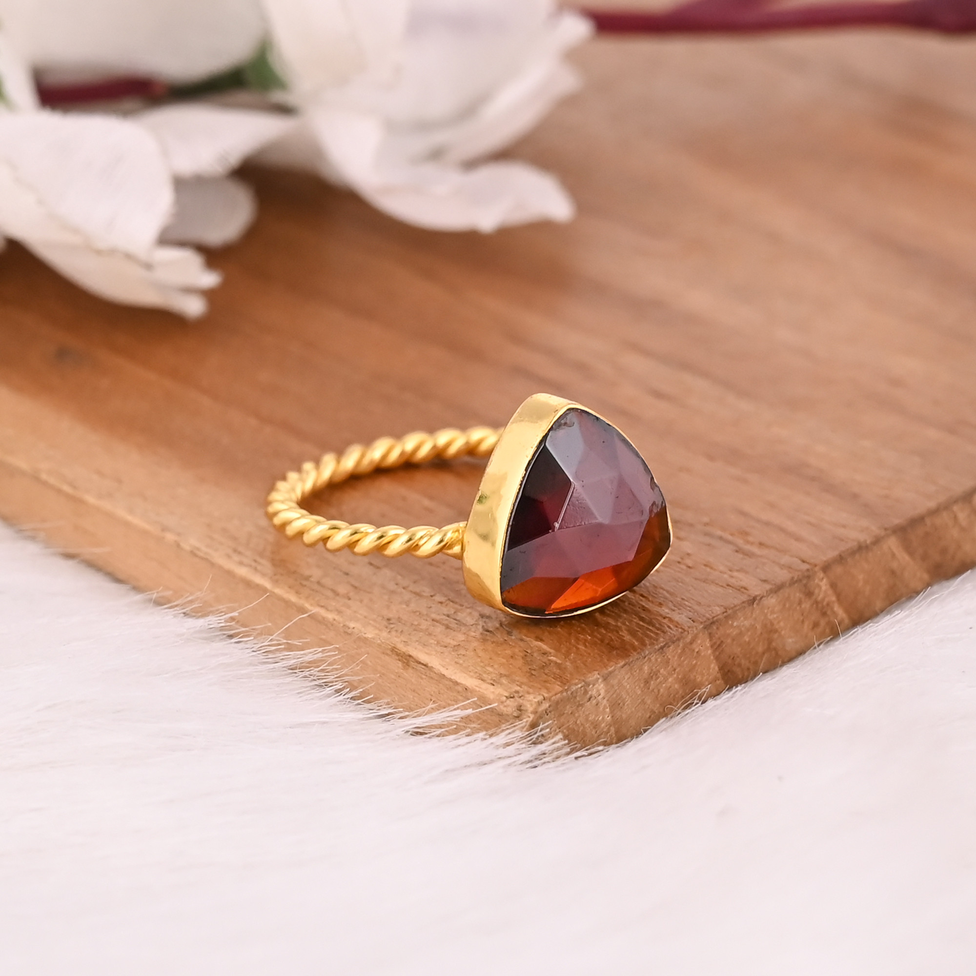 Trillion Shape Natural Mozambique Garnet Gemstone Ring In 925 Sterling Silver Gold Plated Handmade Bezel Set Jewelry For Women 50 pcs moq