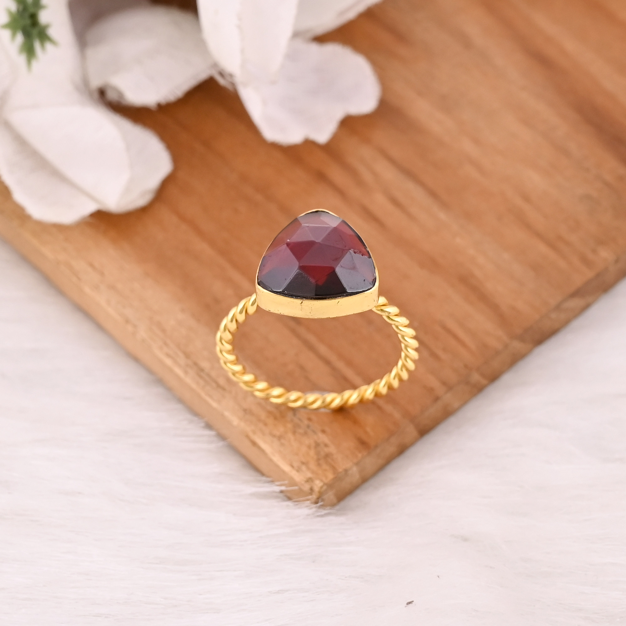 Trillion Shape Natural Mozambique Garnet Gemstone Ring In 925 Sterling Silver Gold Plated Handmade Bezel Set Jewelry For Women 50 pcs moq