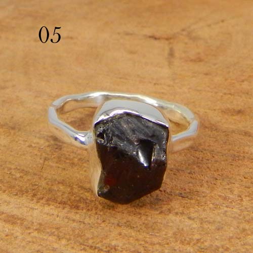 Solid 925 Sterling Silver Ring Natural Rough Garnet Gemstone Ring Tiny Band Ring Women Statement Ring Birthday Gift Ring