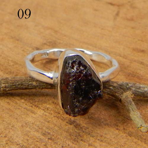 Solid 925 Sterling Silver Ring Natural Rough Garnet Gemstone Ring Tiny Band Ring Women Statement Ring Birthday Gift Ring