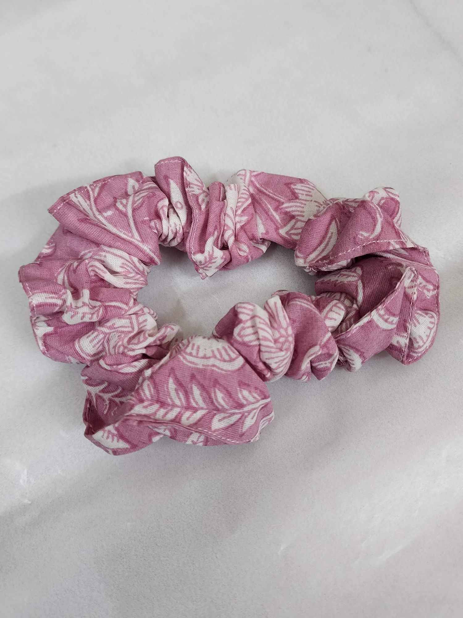 Tarangini Handblock Printed Scrunchies Pink White