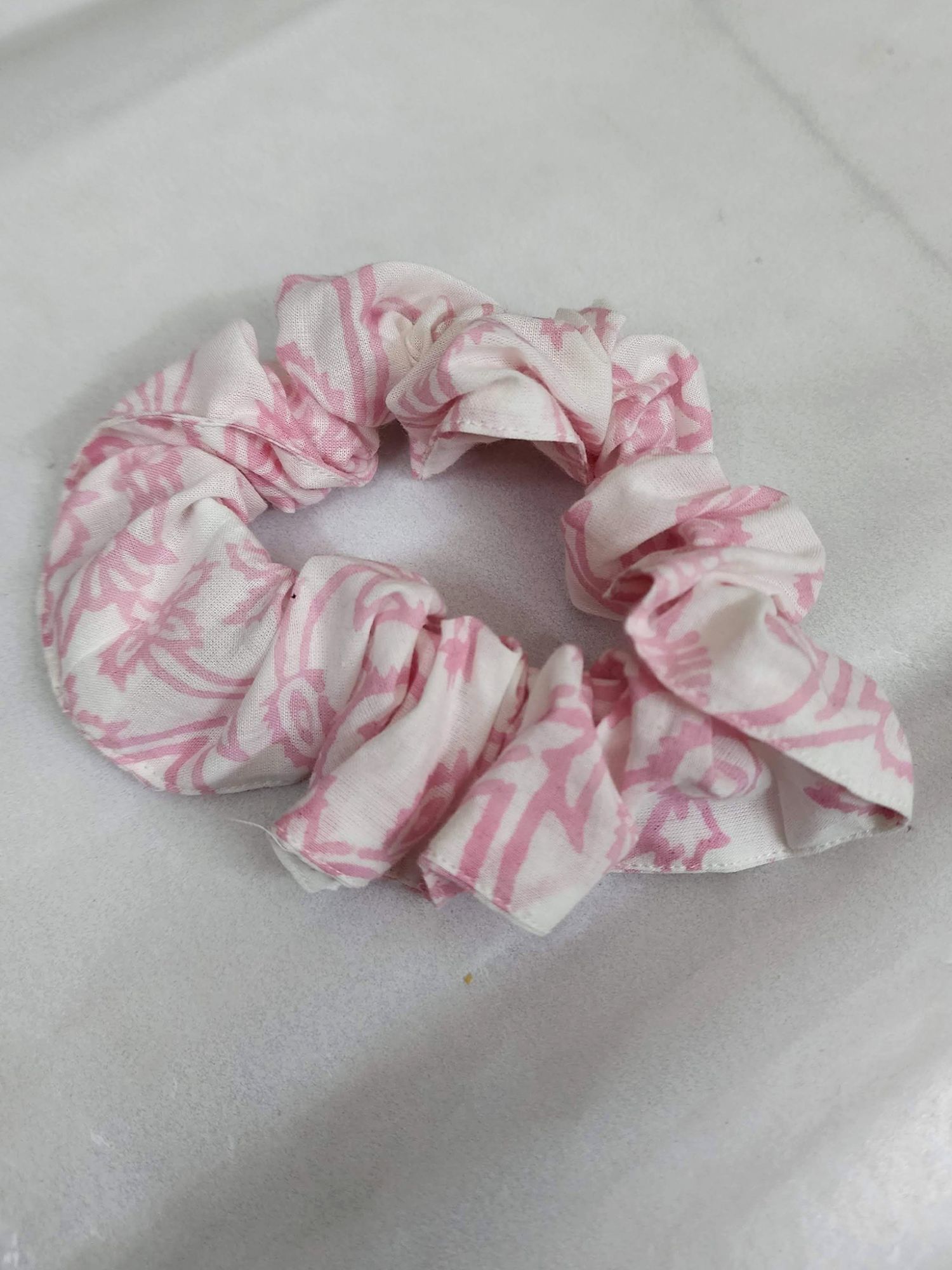 Tarangini Handblock Printed Scrunchies White Pink
