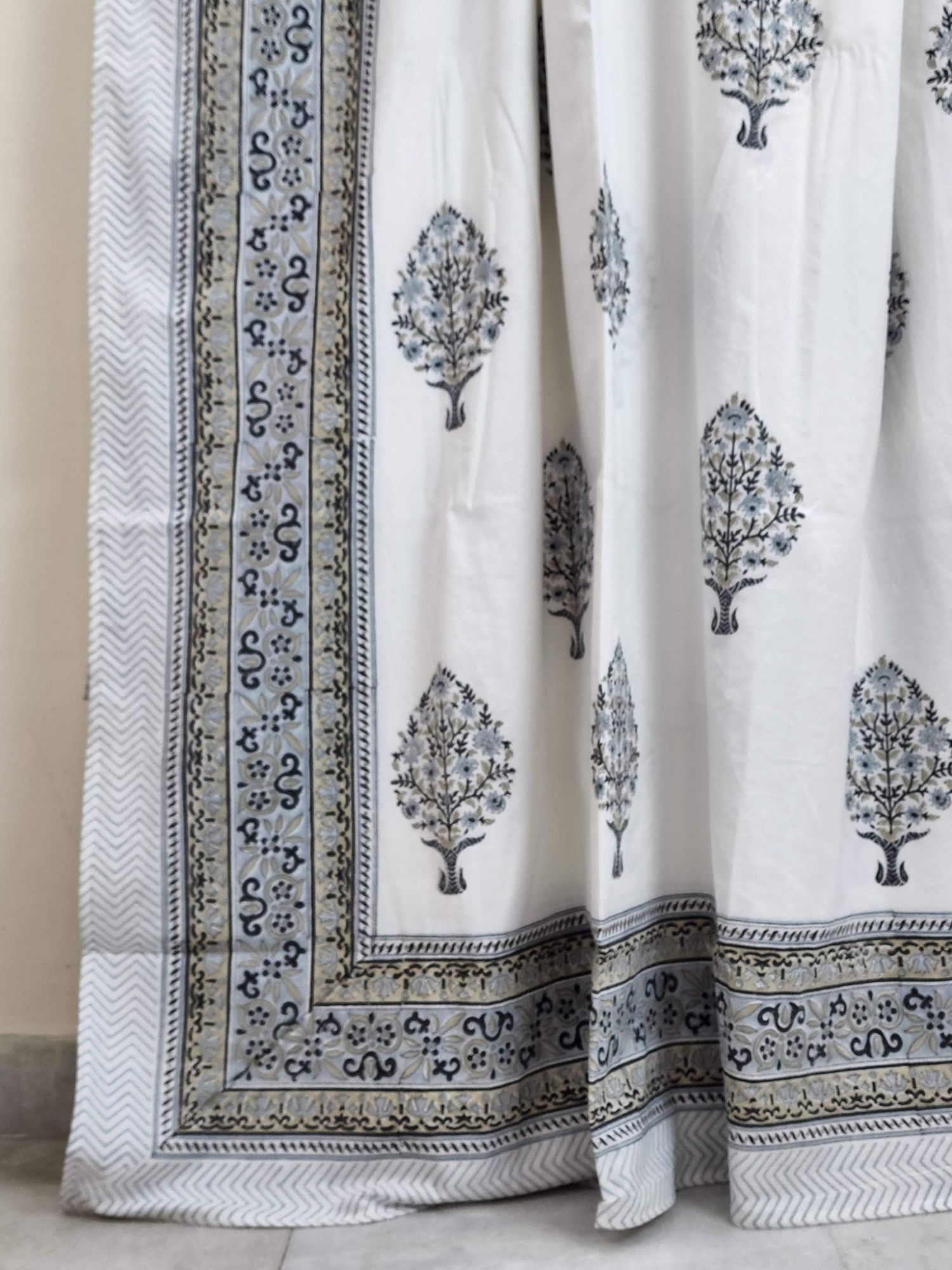 Shiro Akemi Pure Cotton Hand block Printed Super Kingsize Bedsheet