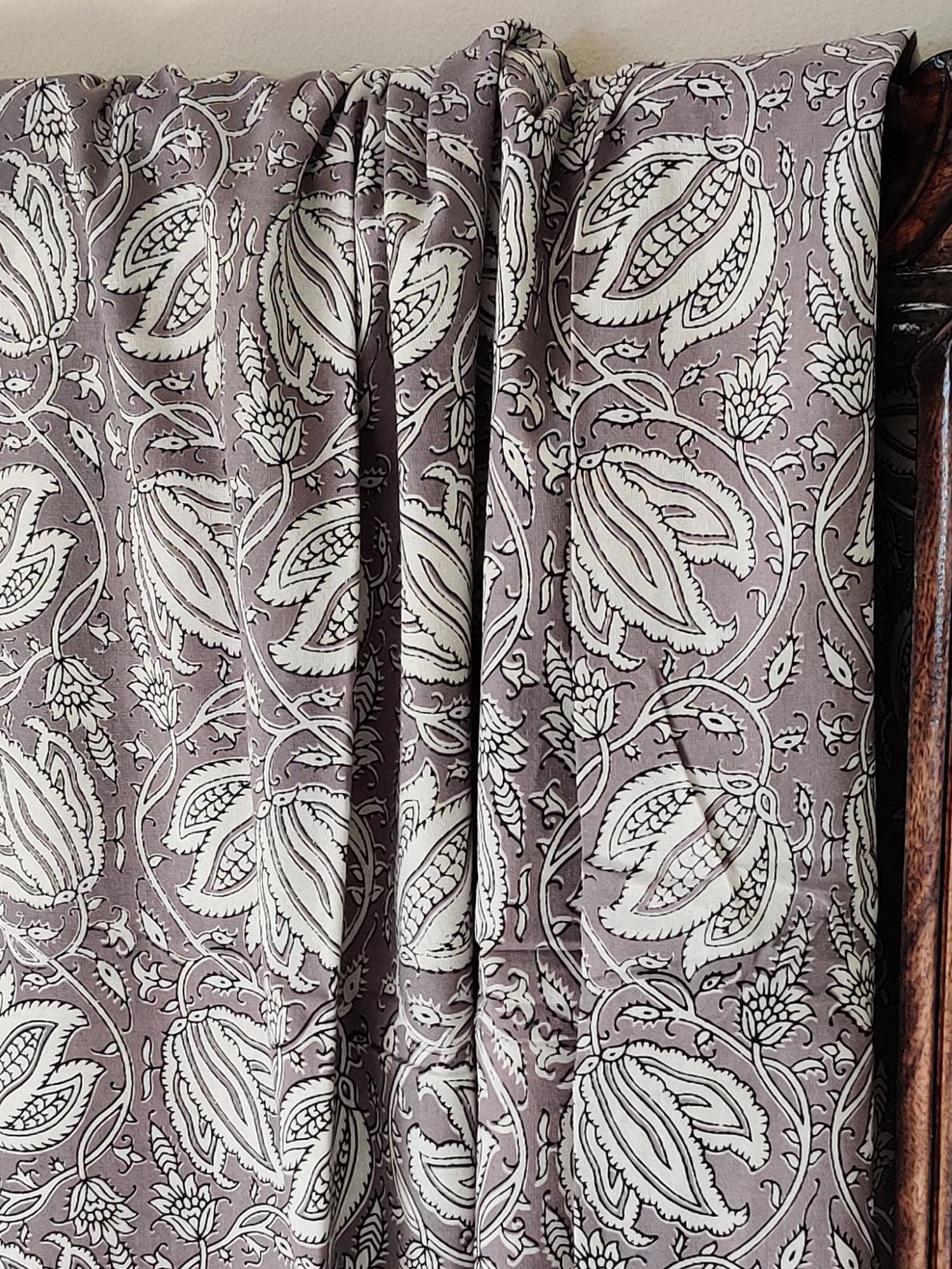 Mughal Jaal Pure Cotton Handmade Artisanal Kingsize Double Bedsheet Snowdrop Flower Grey