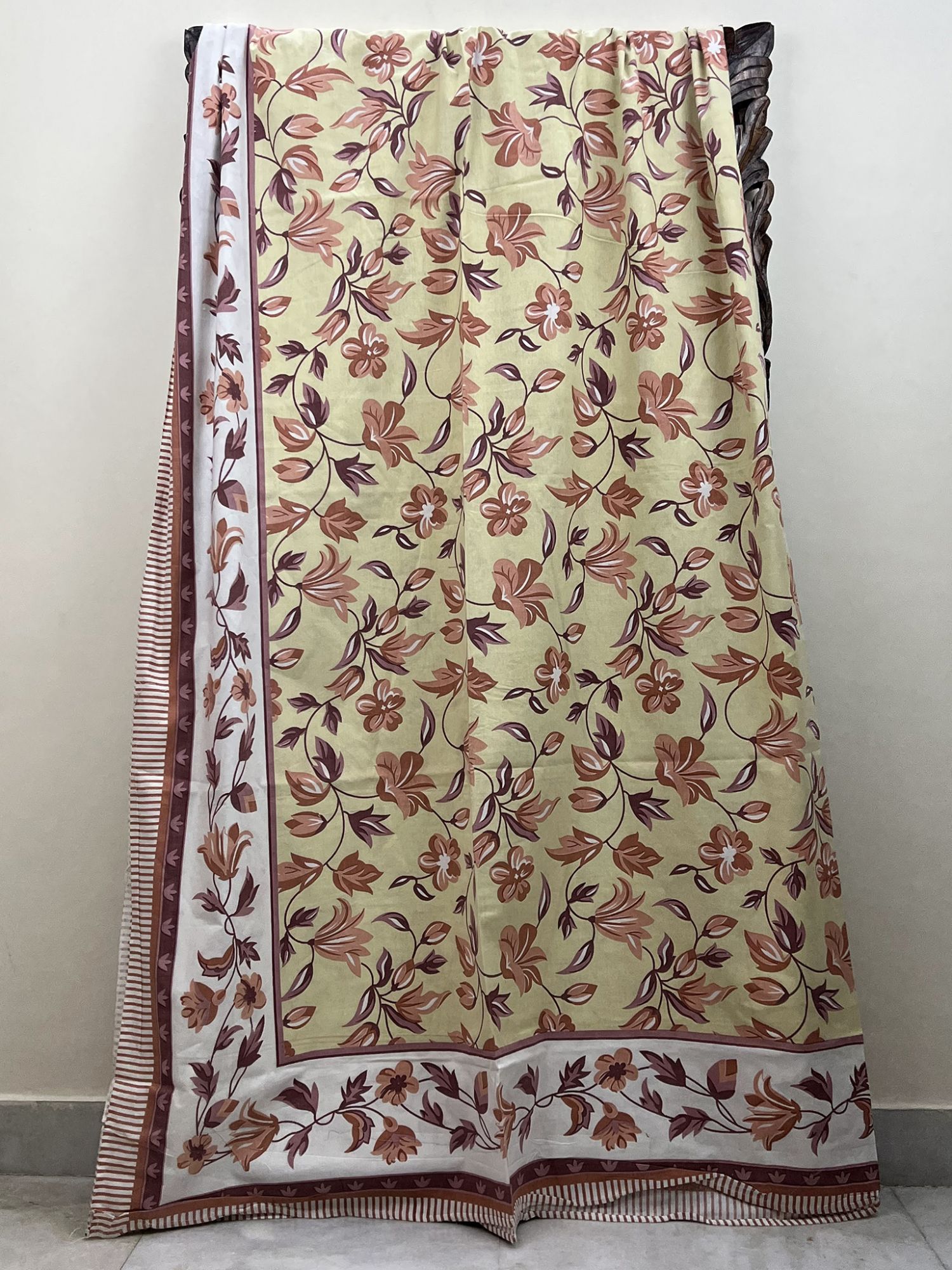 Mirzyaa Besabar Peela Pure Cotton Queen Size Bedsheet