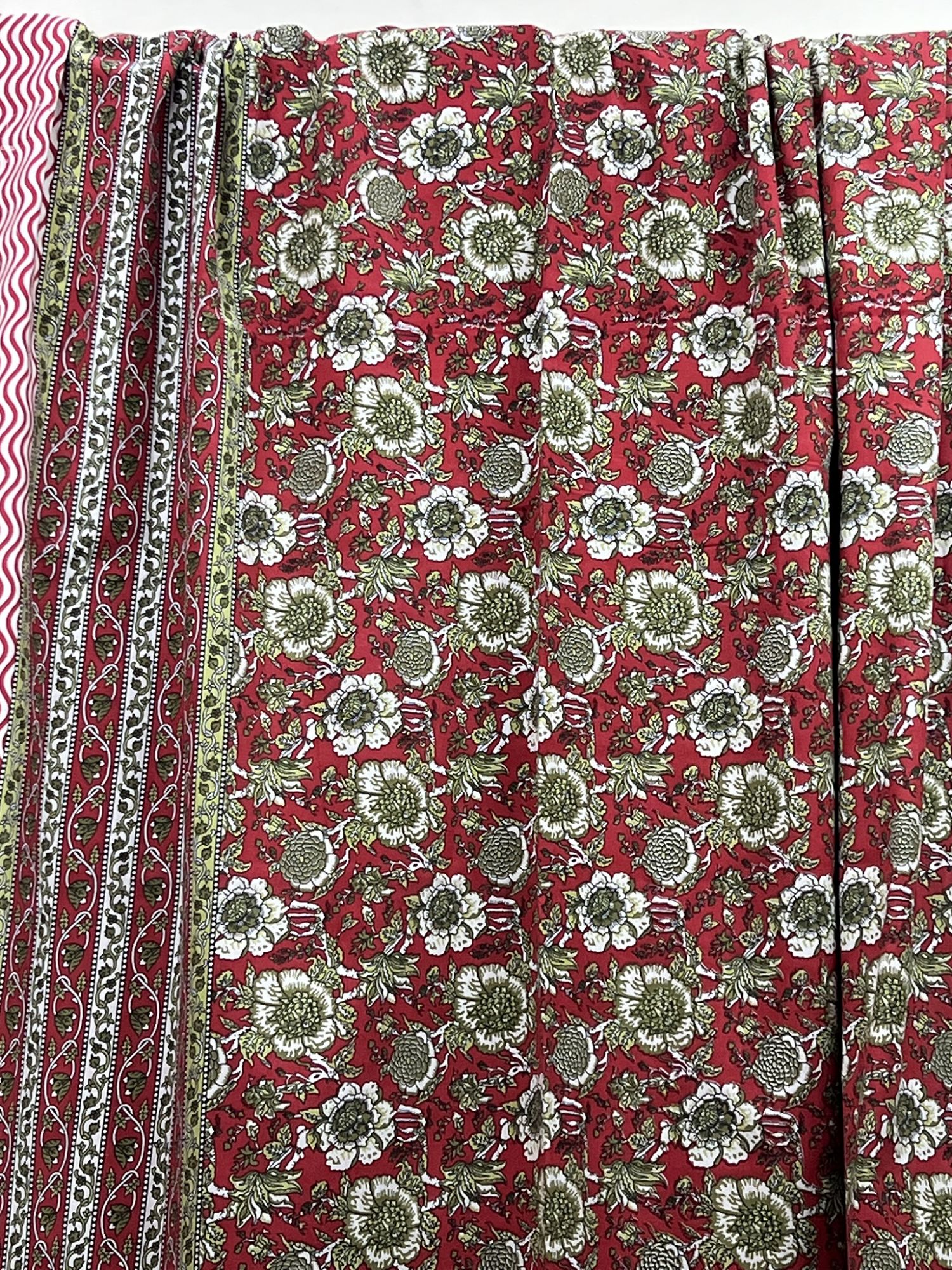 Mirzyaa Lal Gulal Pure Cotton Queen Size Bedsheet