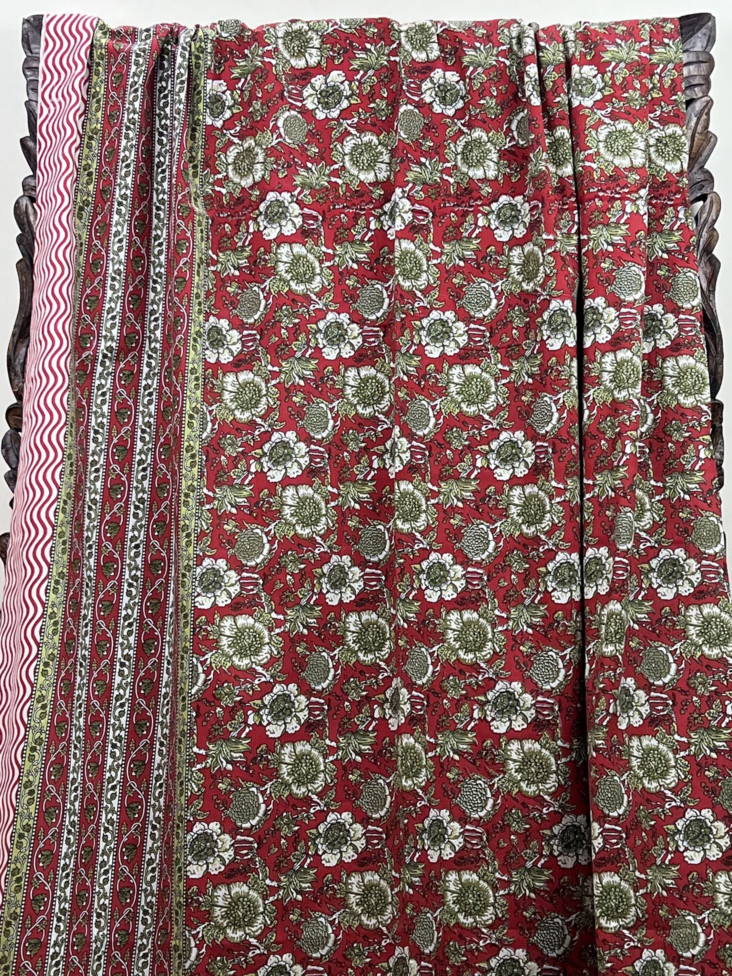 Mirzyaa Lal Gulal Pure Cotton Queen Size Bedsheet