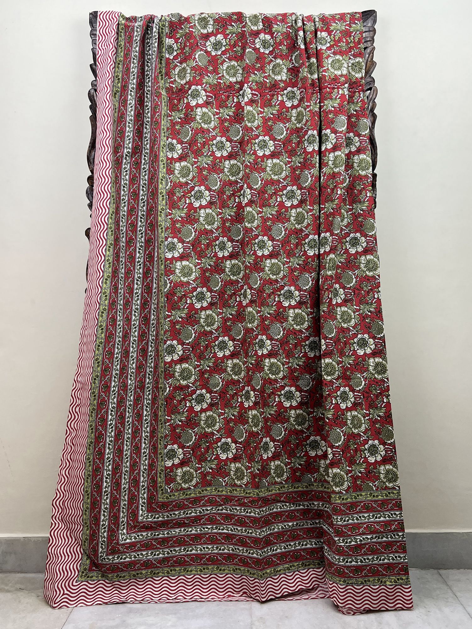 Mirzyaa Lal Gulal Pure Cotton Queen Size Bedsheet