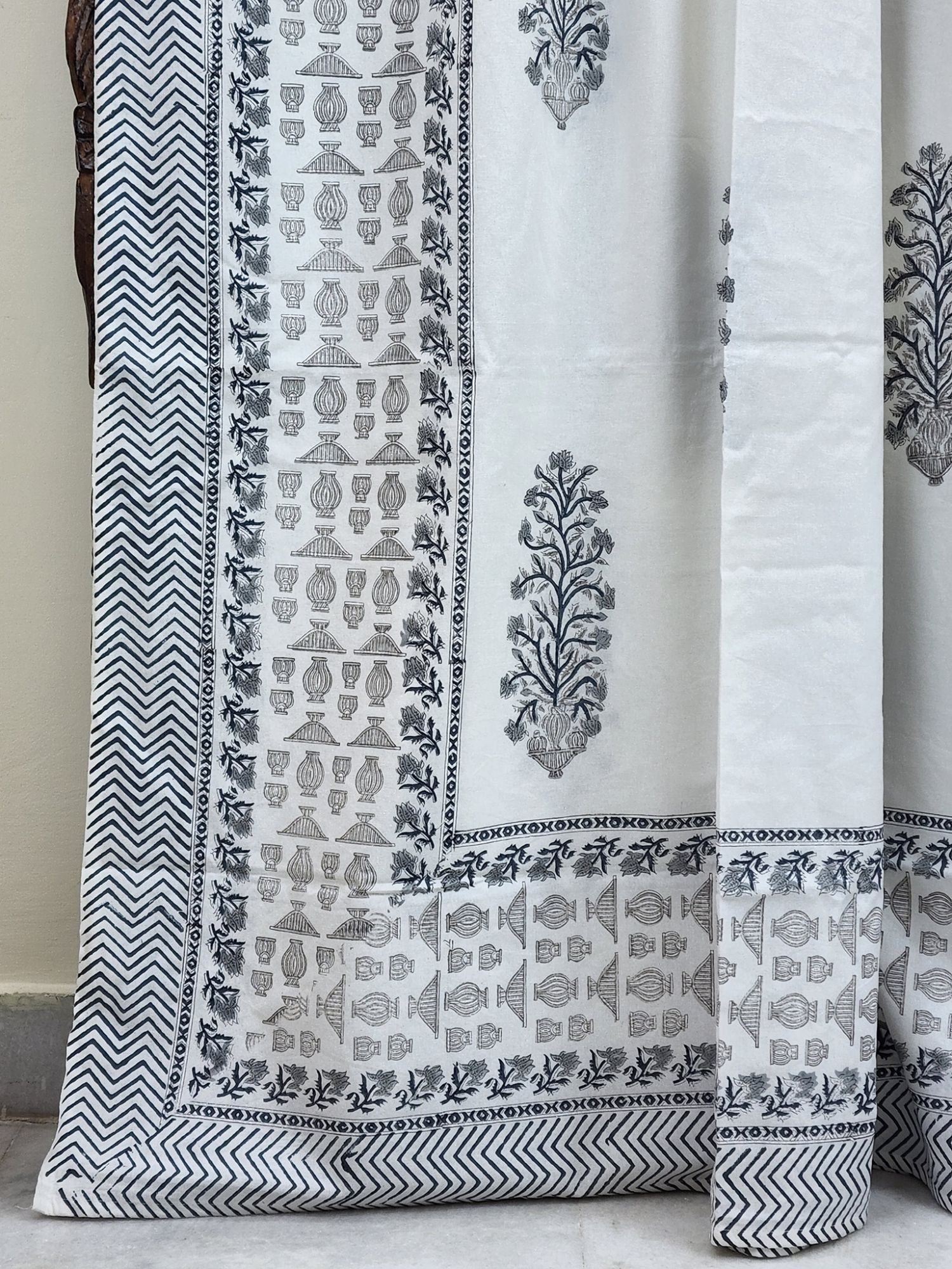 Paimonaa Nokuldana Pure Cotton Queen Size Bedsheet