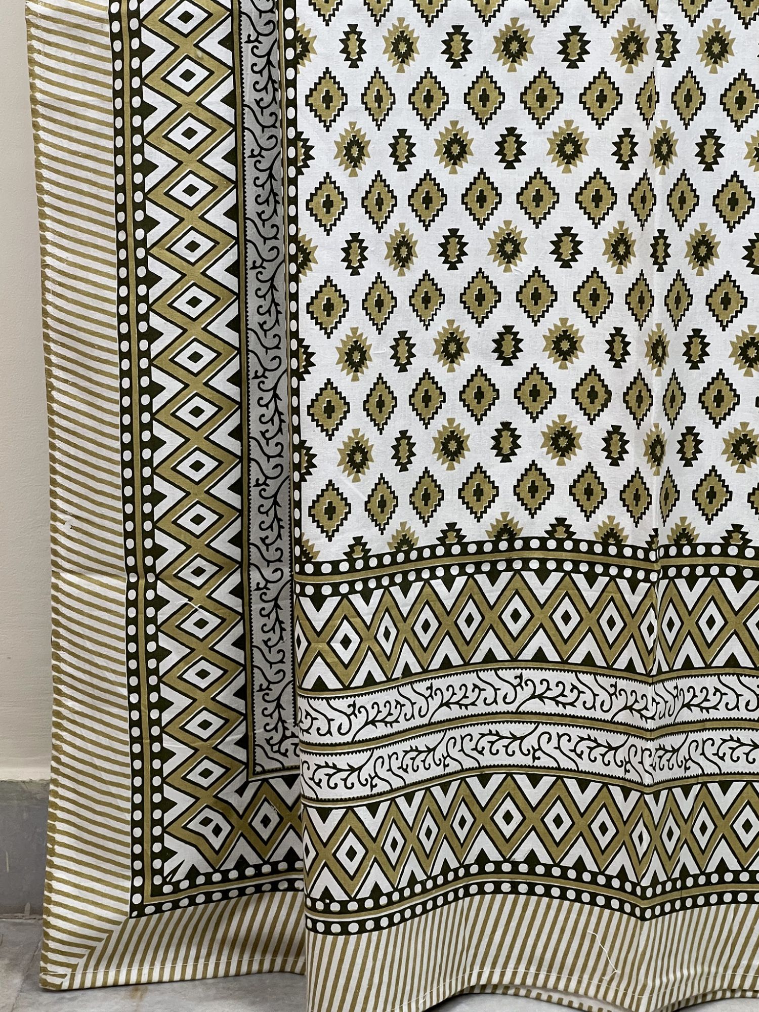 Raahat Krishna Grove Pure Cotton Queen Size Bedsheet Olive