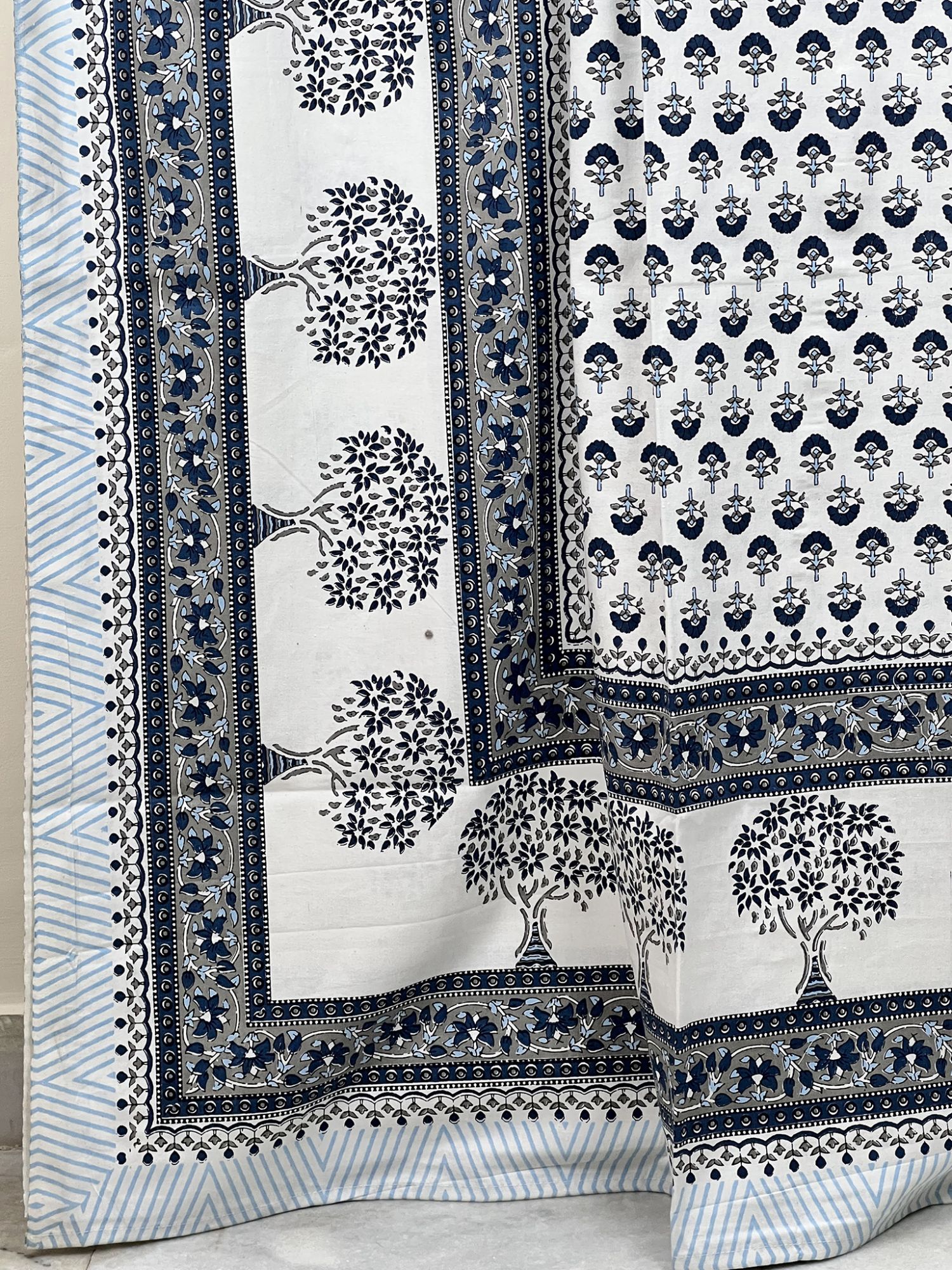 Raahat Megha Pure Cotton Queen Size Bedsheet