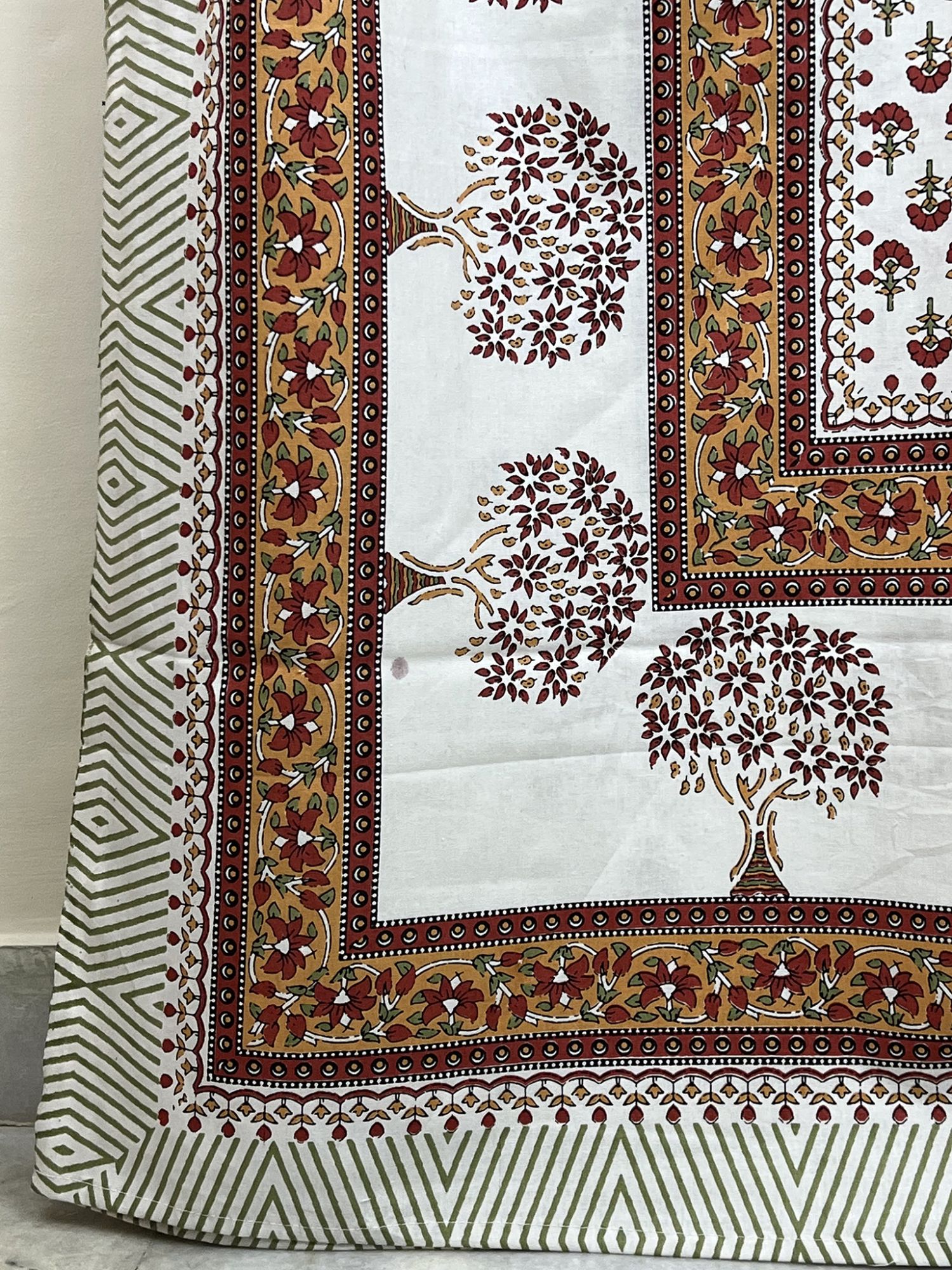 Raahat Nevaeh Pure Cotton Queen Size Bedsheet